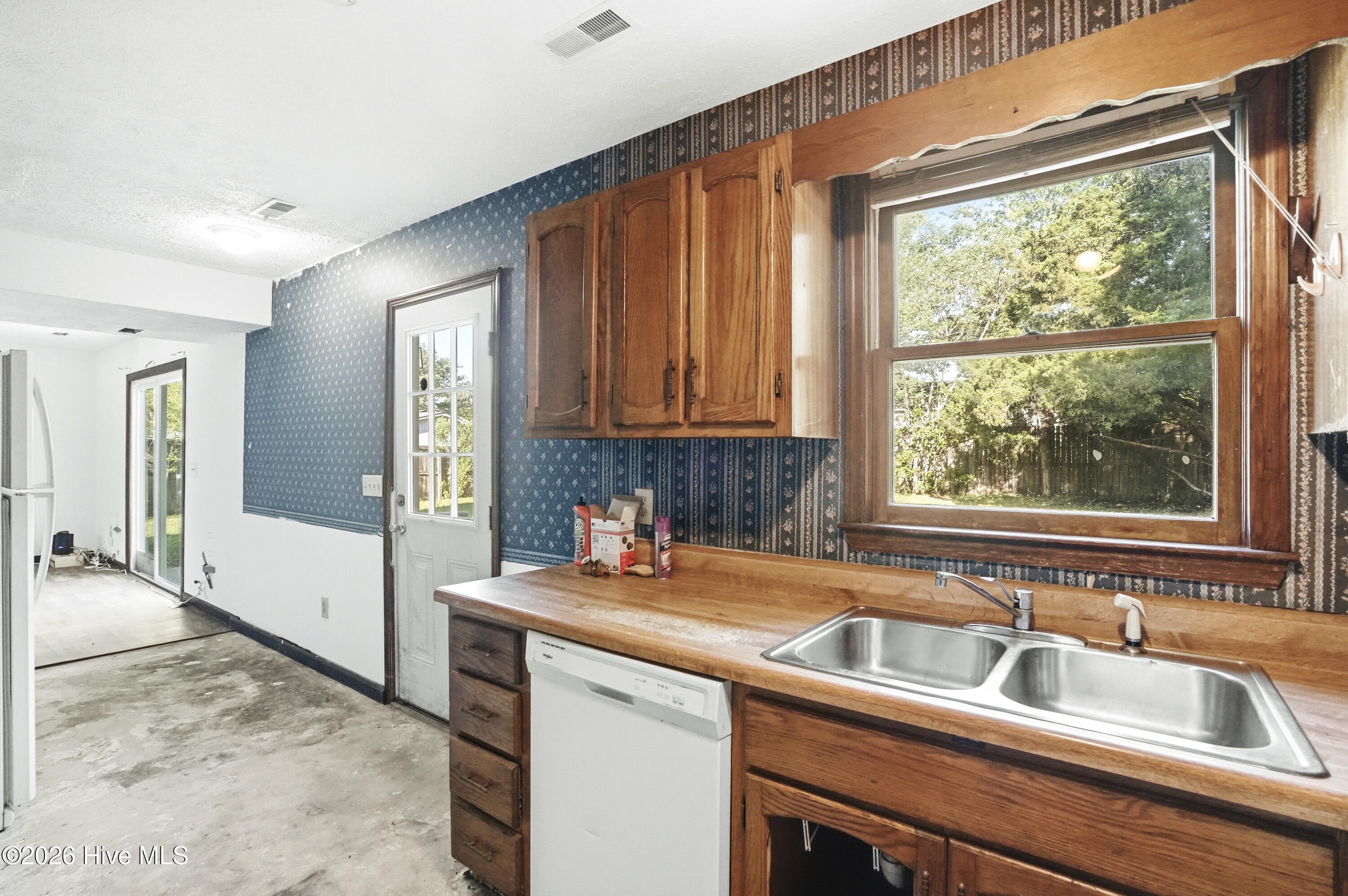 100568902 | Photo 18