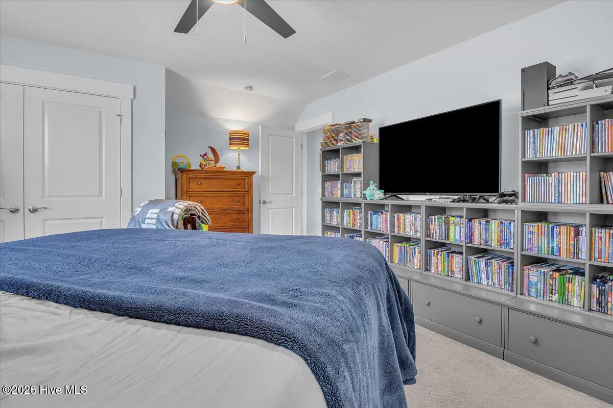 100569276 | Photo 44