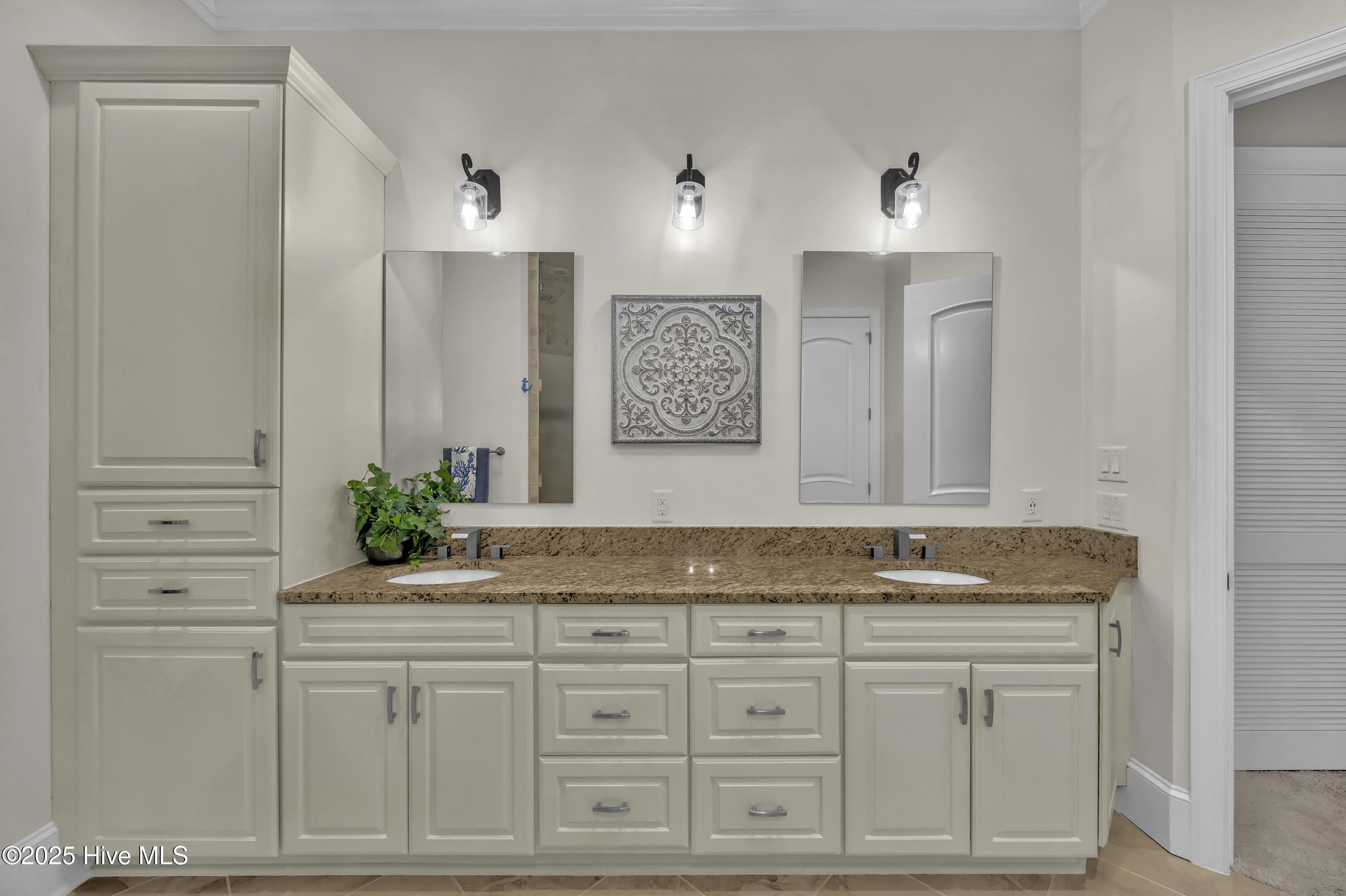 100511674 | Photo 28