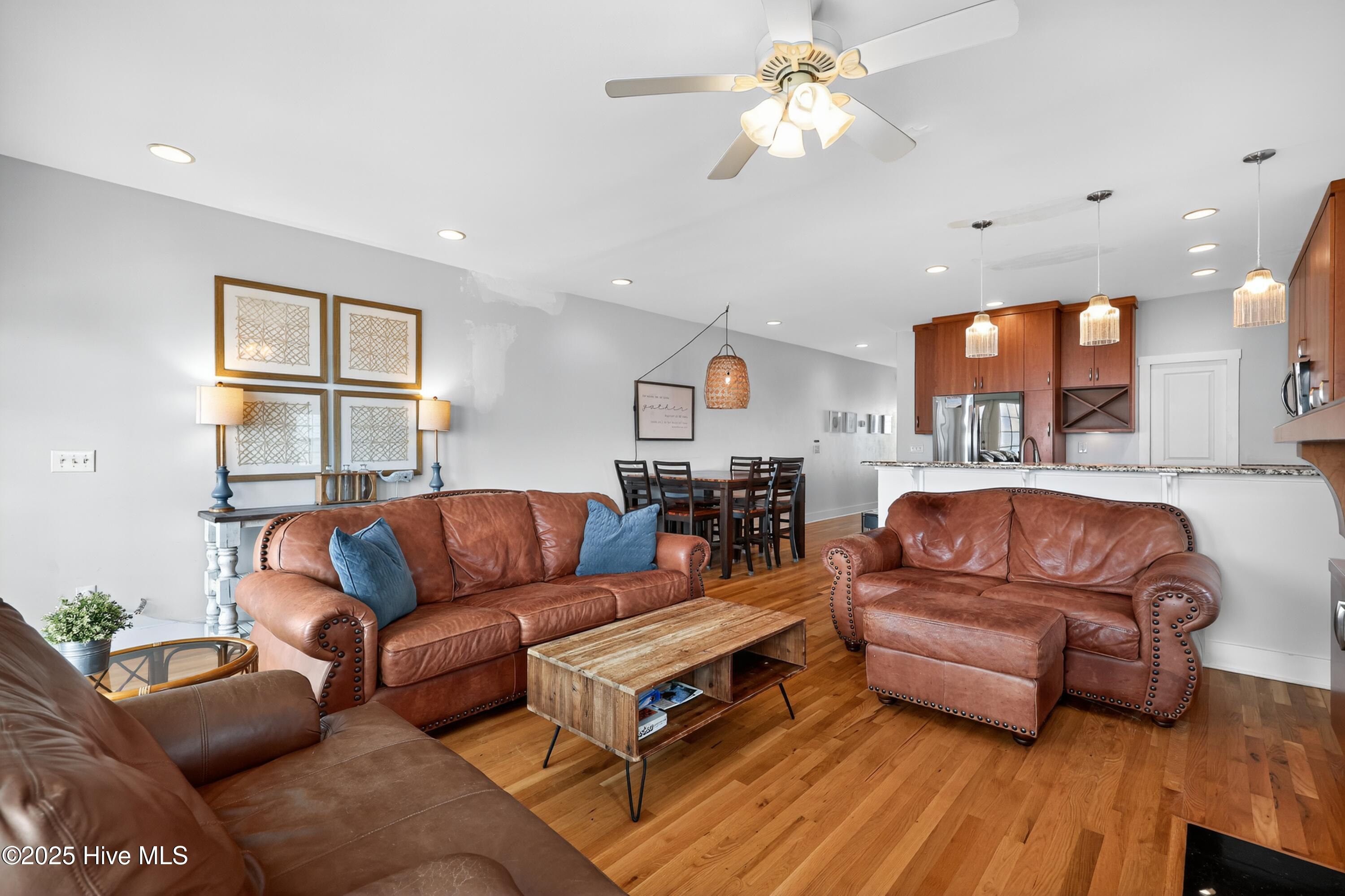 100525482 | Photo 23