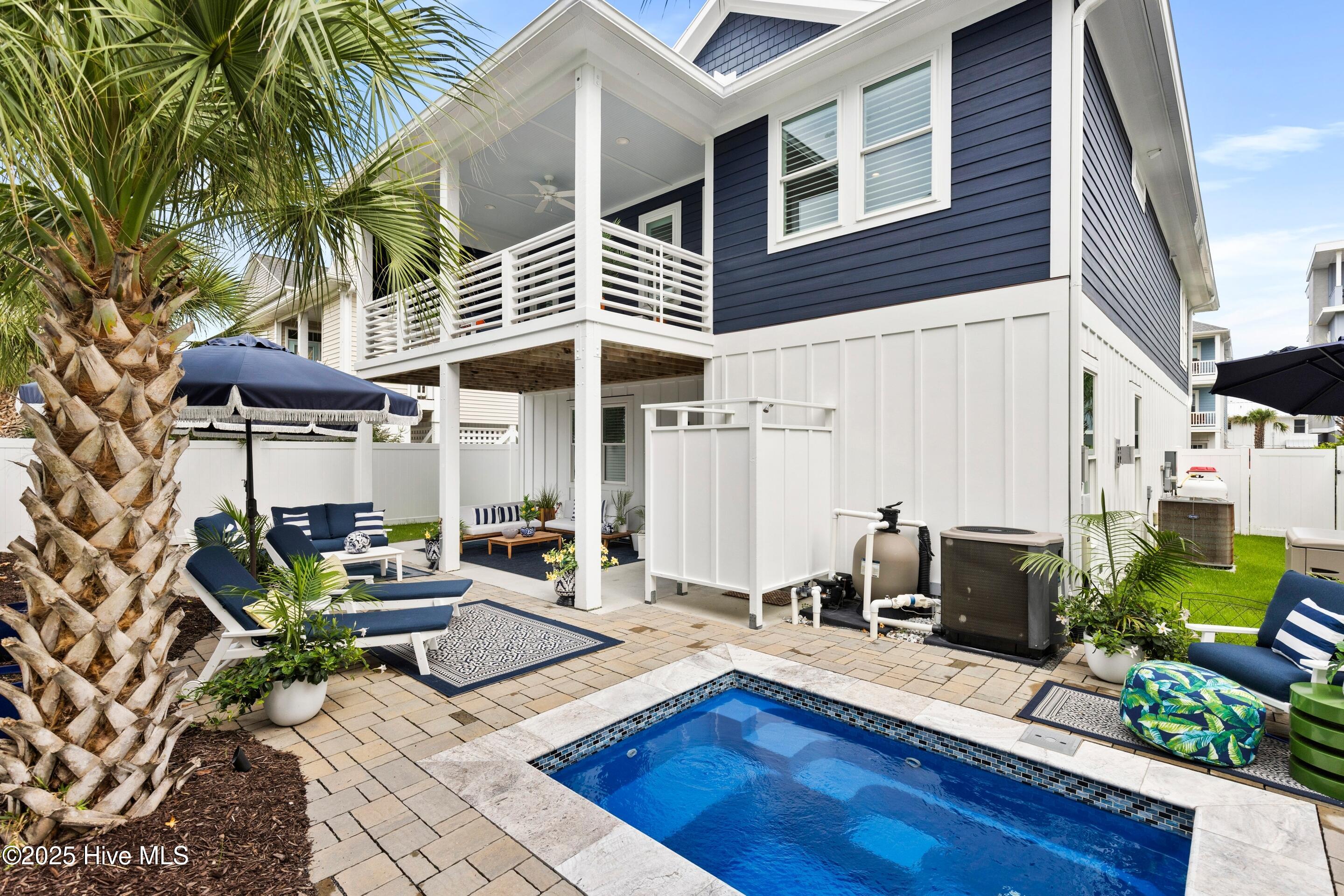 100532410 | Photo 78