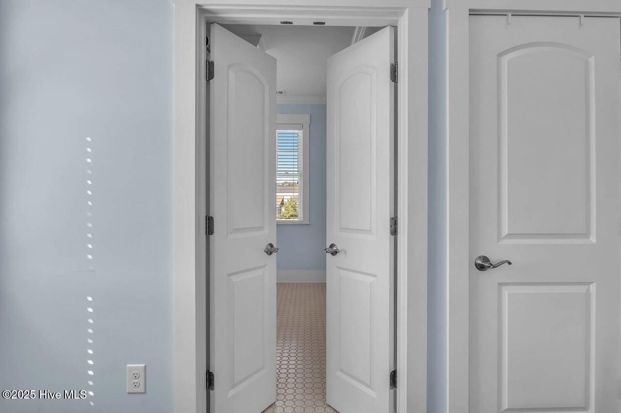 100543948 | Photo 46