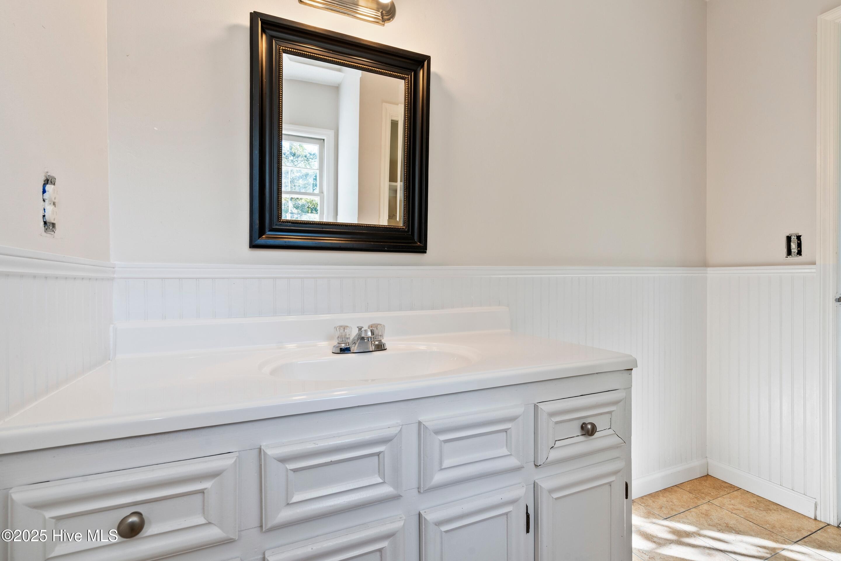 100546028 | Photo 40