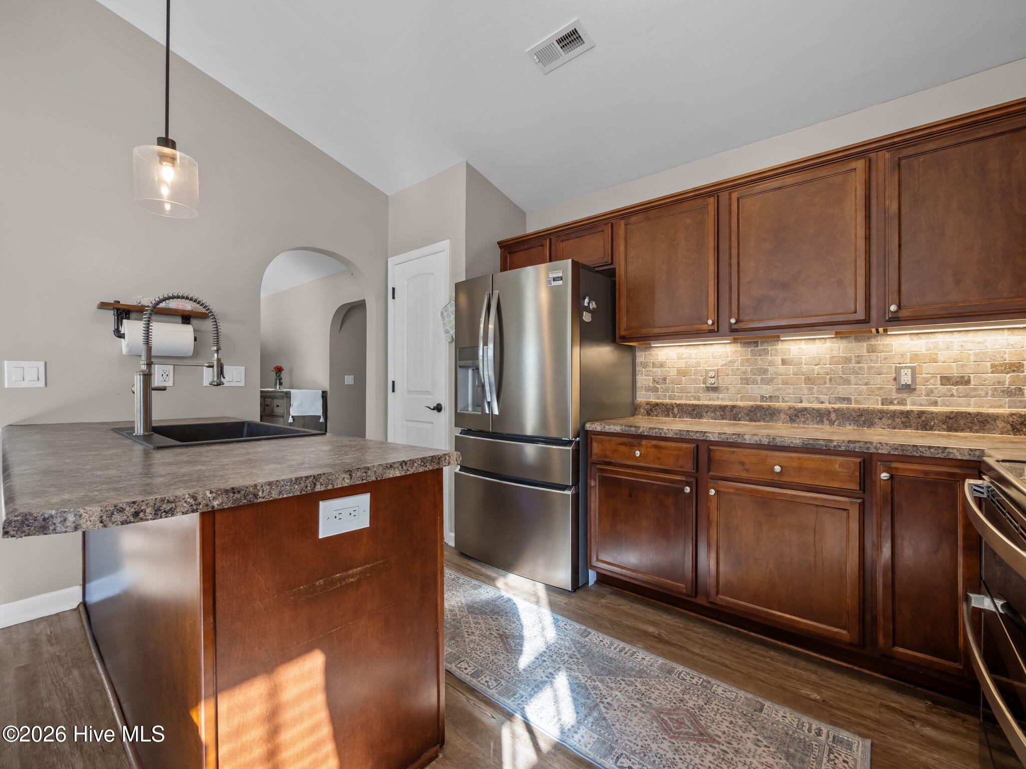 100549308 | Photo 13