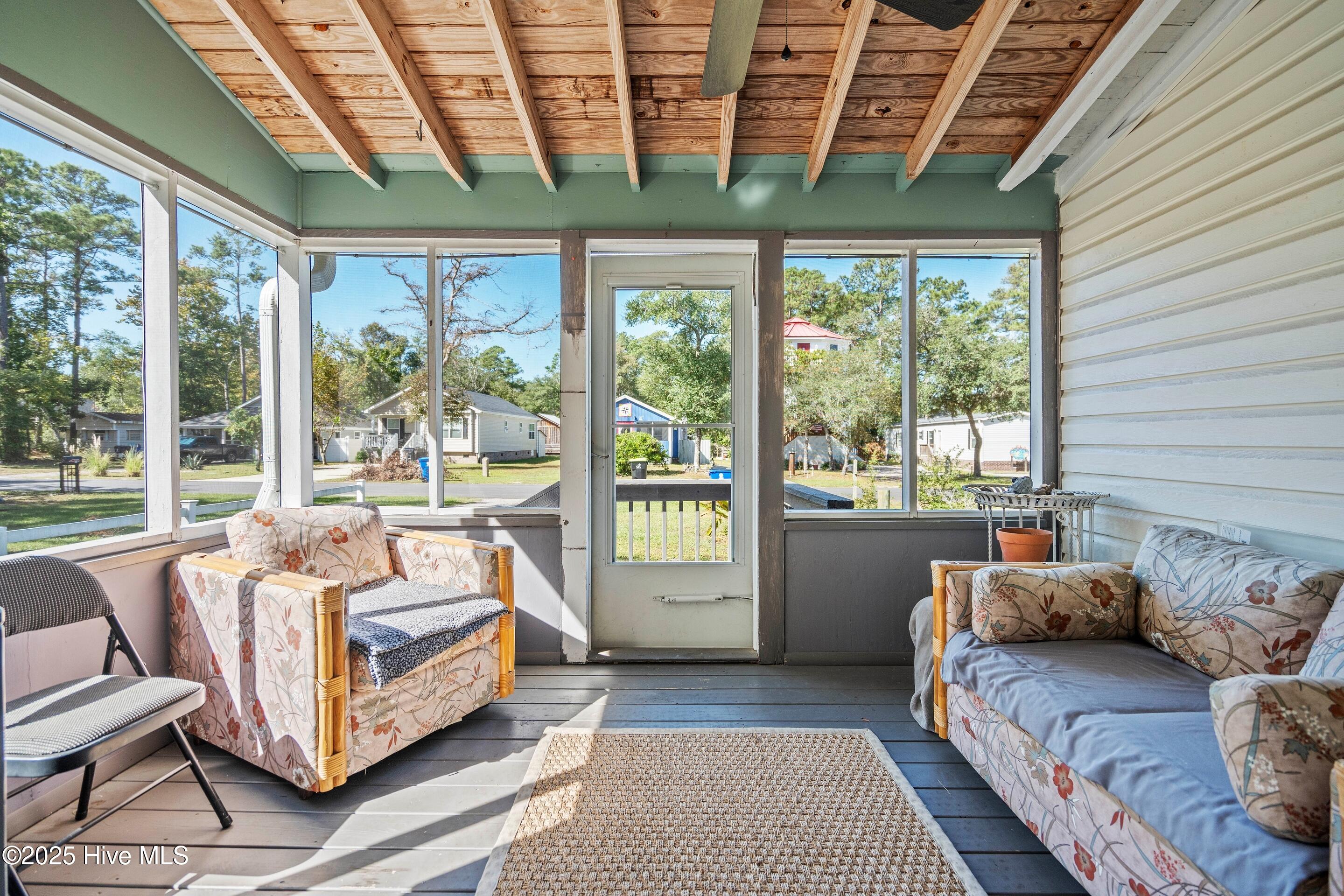 100535367 | Photo 15