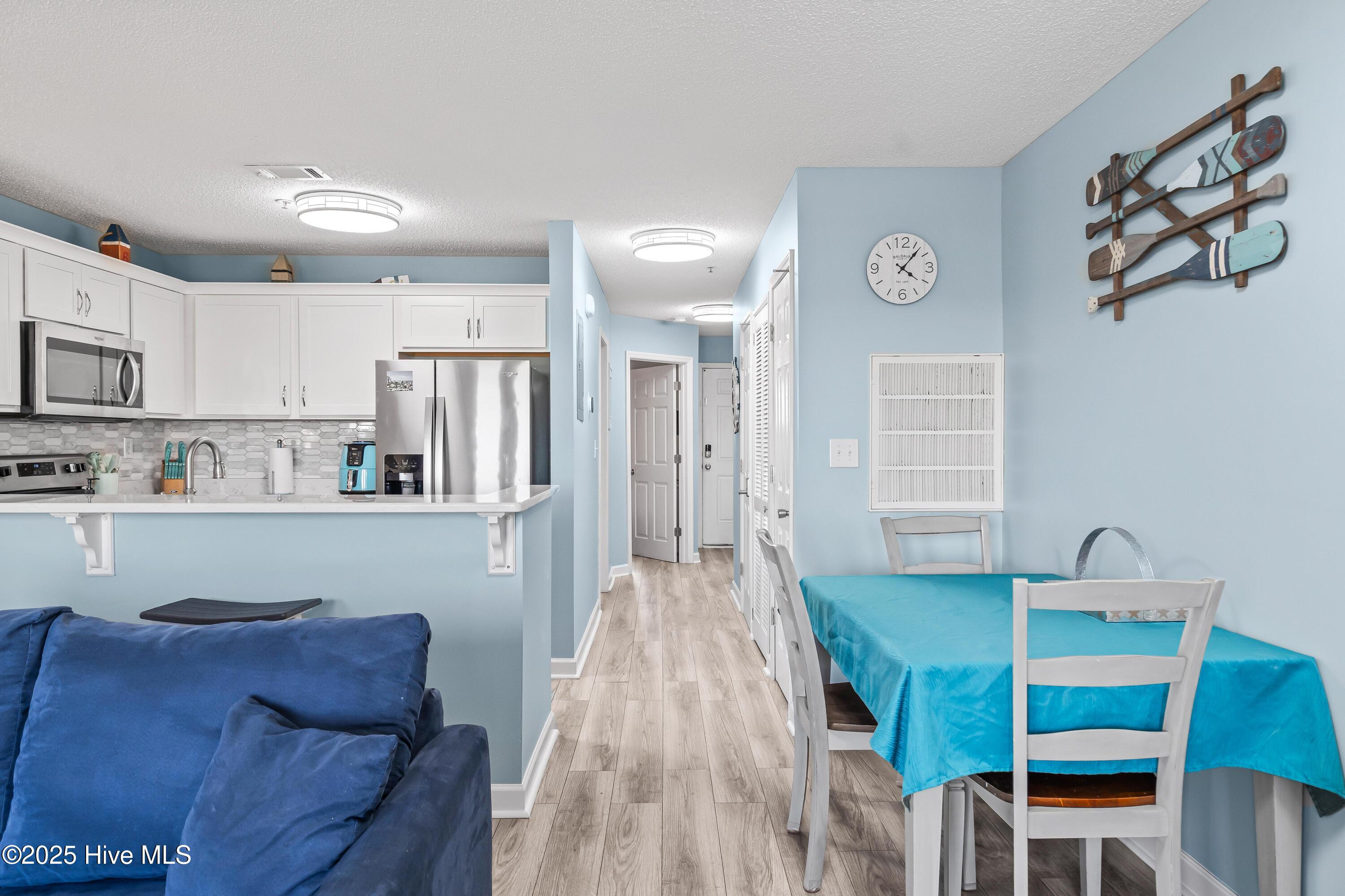 100543136 | Photo 15