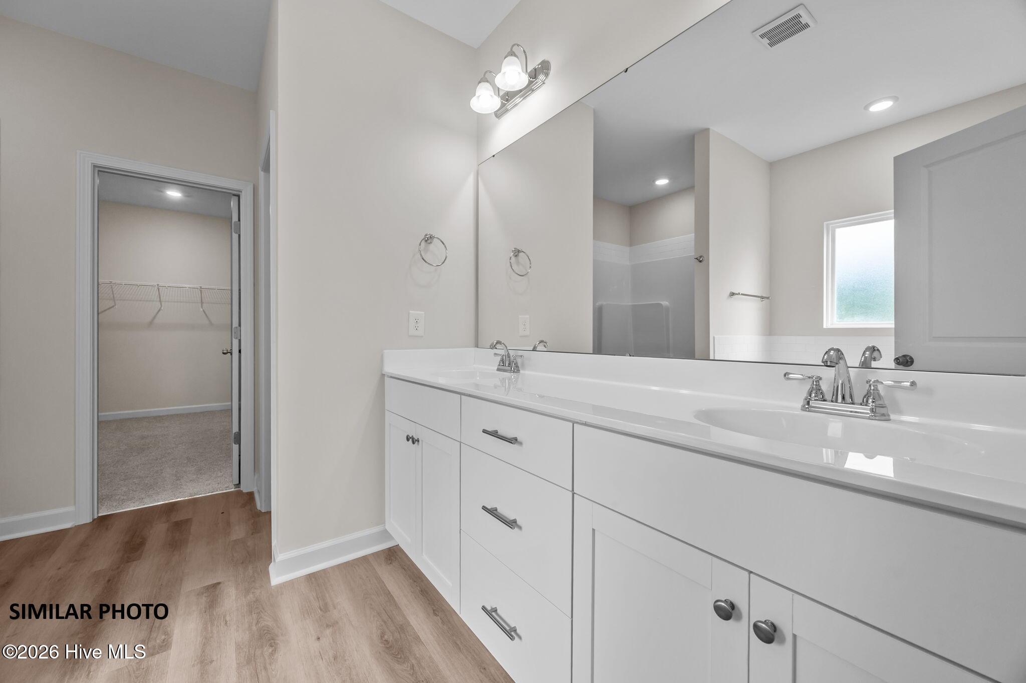 100566485 | Photo 22