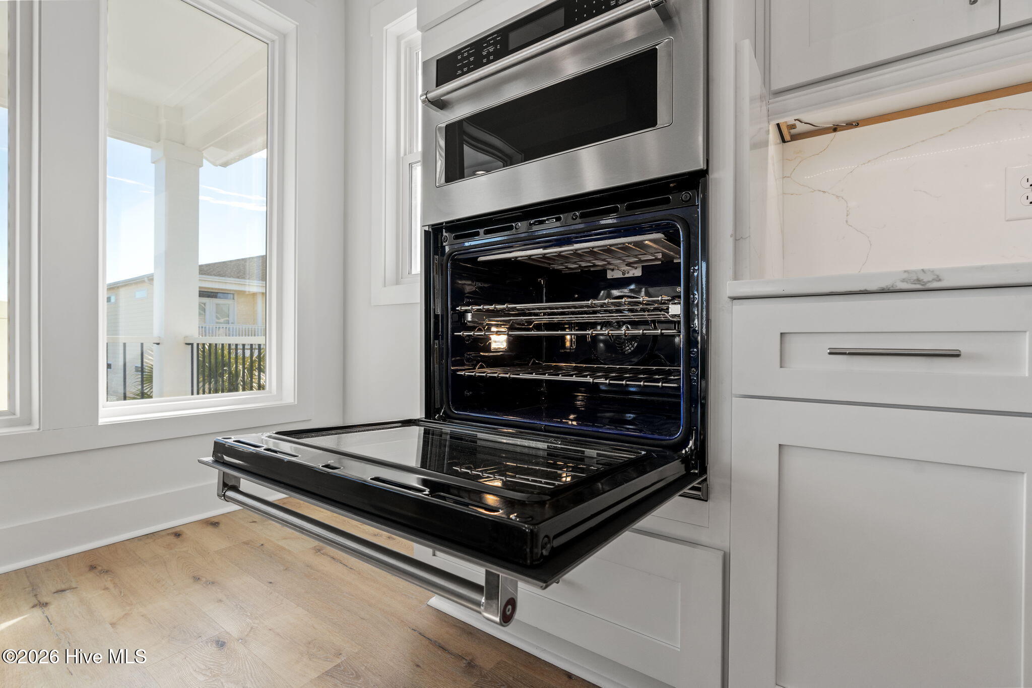 100554588 | Photo 15