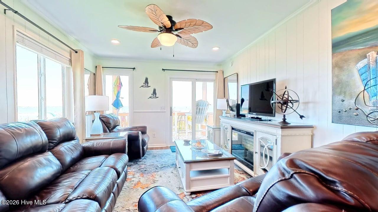 100570036 | Photo 11