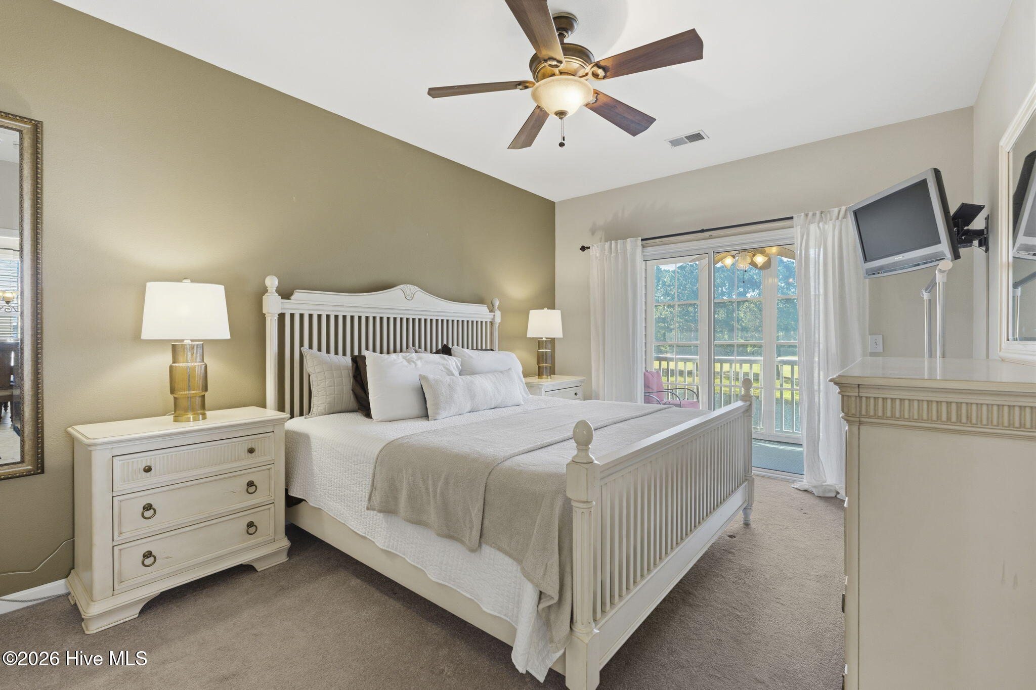 100569052 | Photo 16