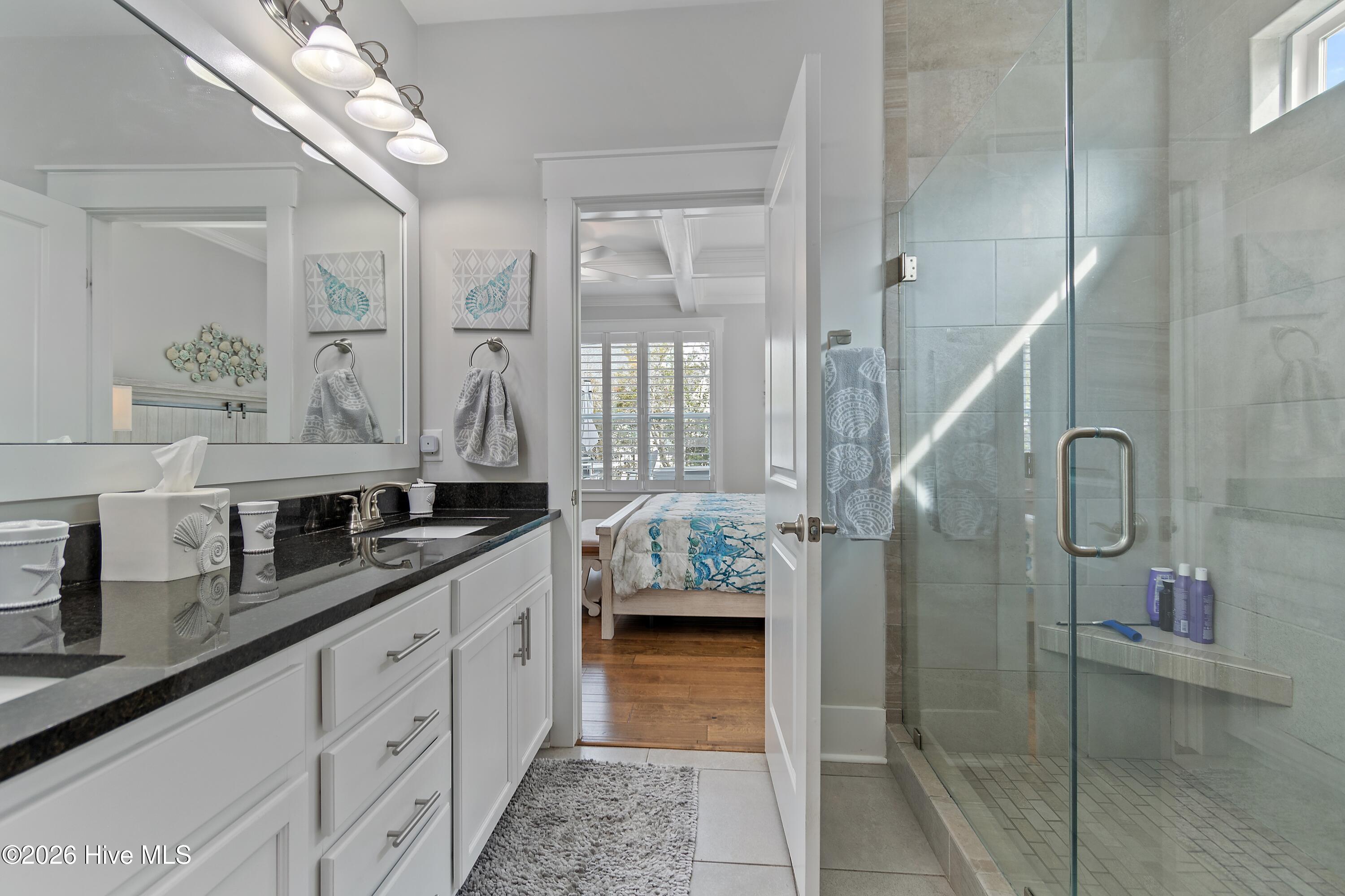 100561282 | Photo 34