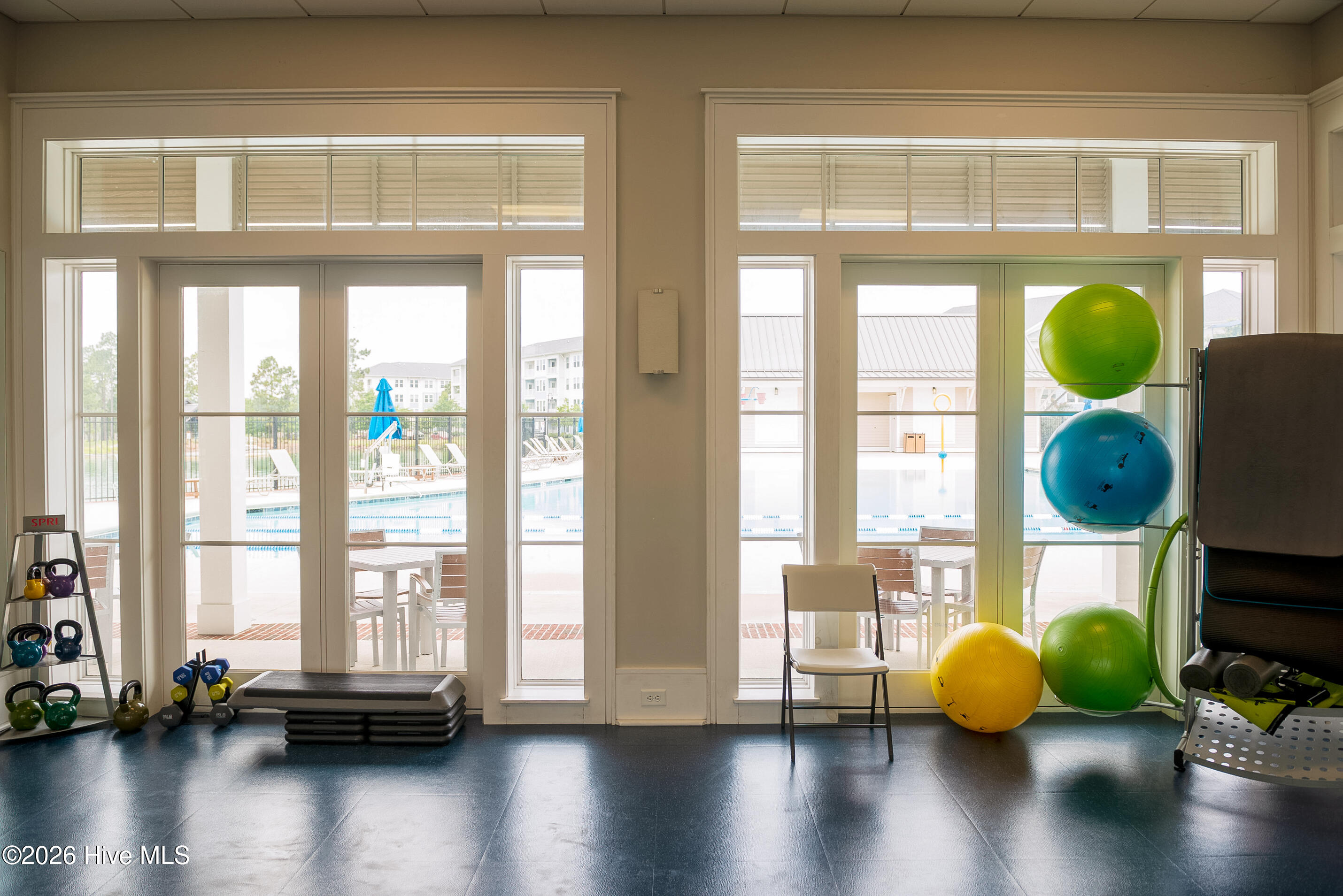 100553432 | Photo 98