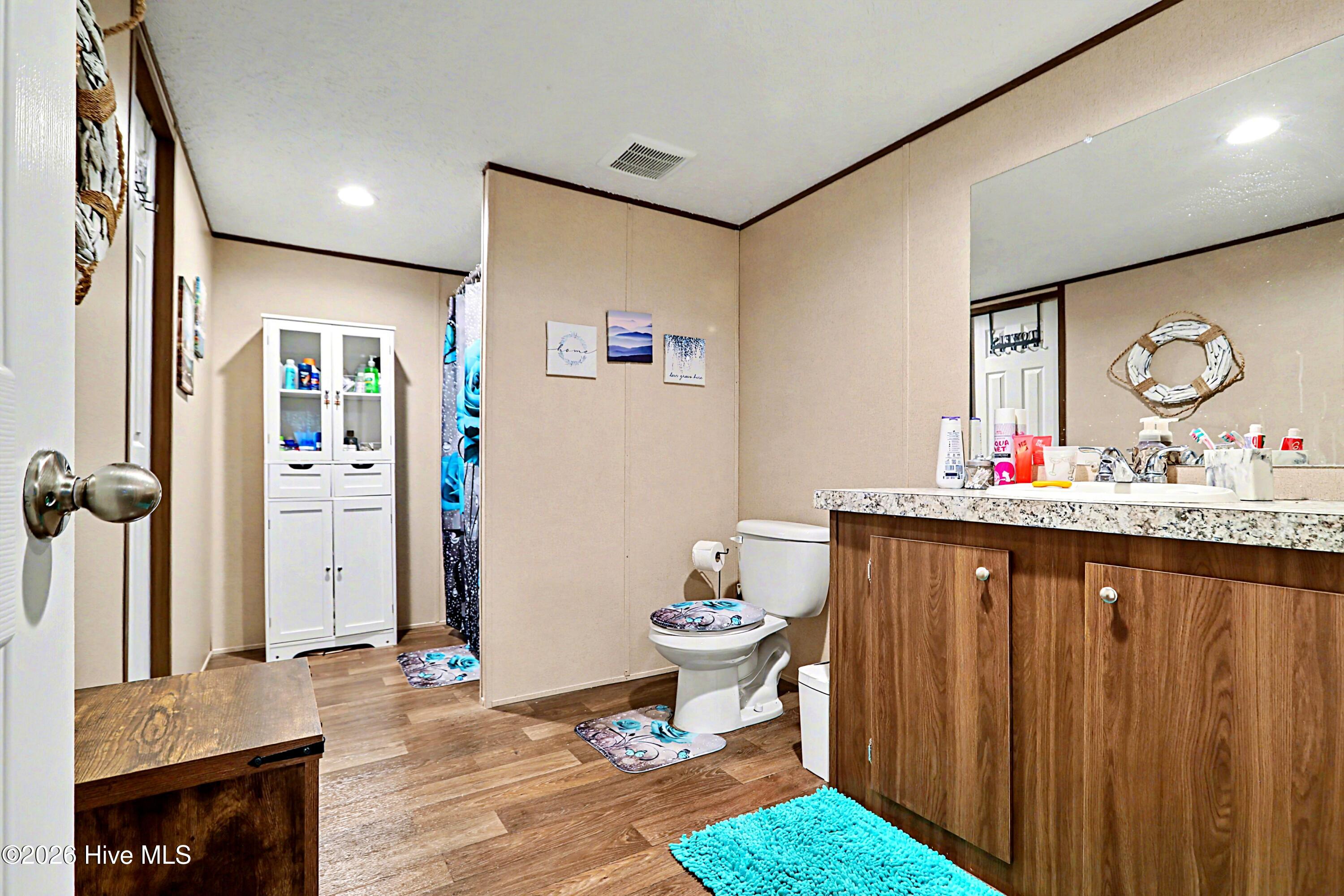 100548281 | Photo 11