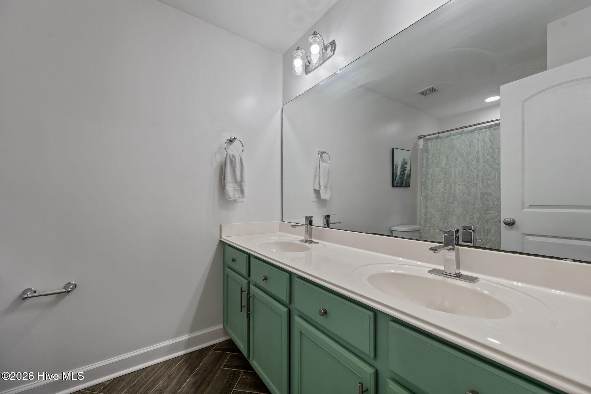 100567212 | Photo 29