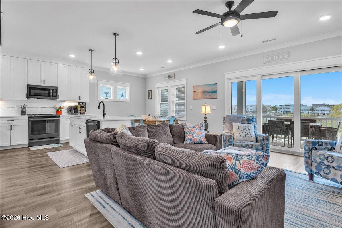 100565716 | Photo 25