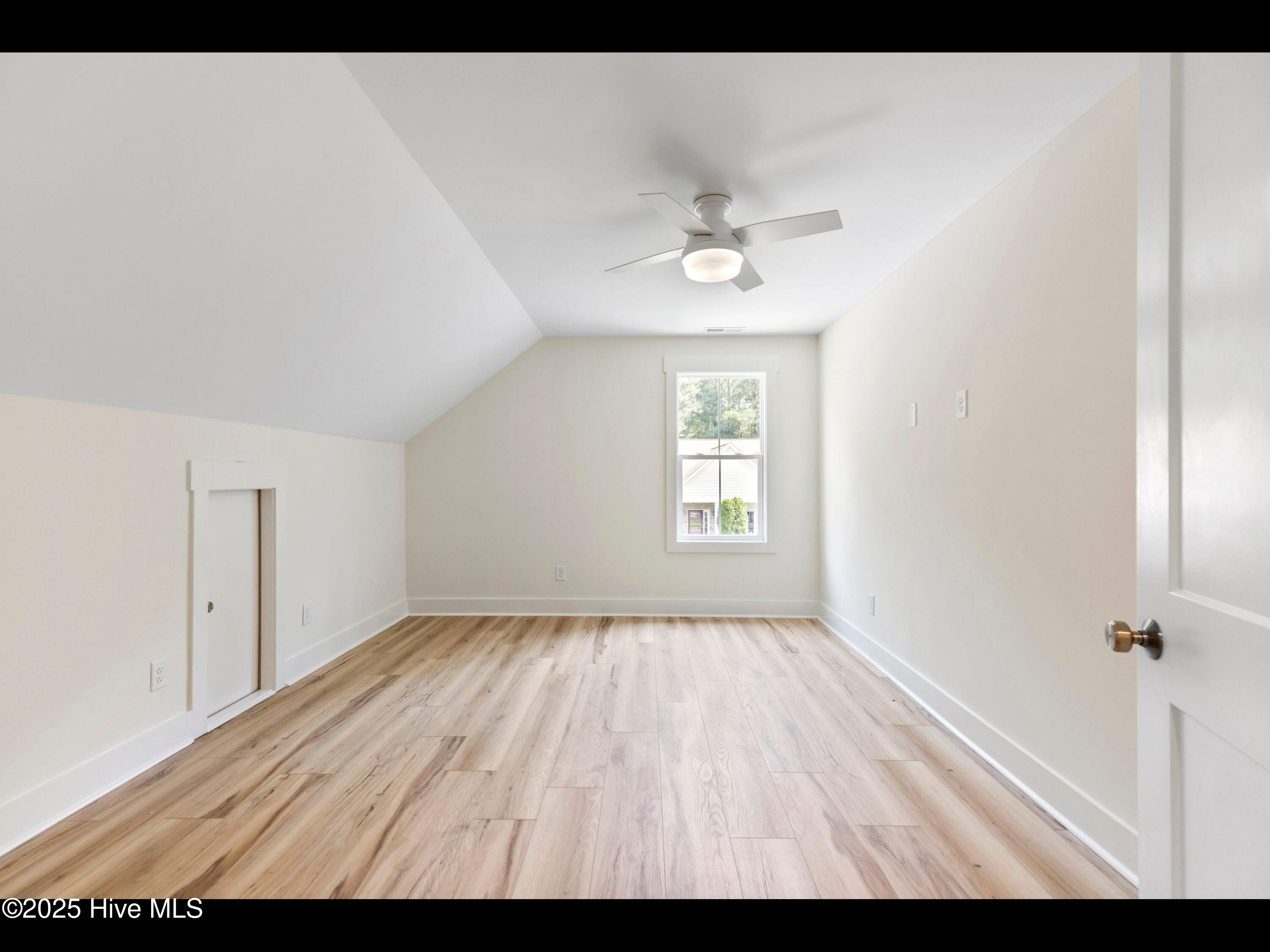 100490321 | Photo 37