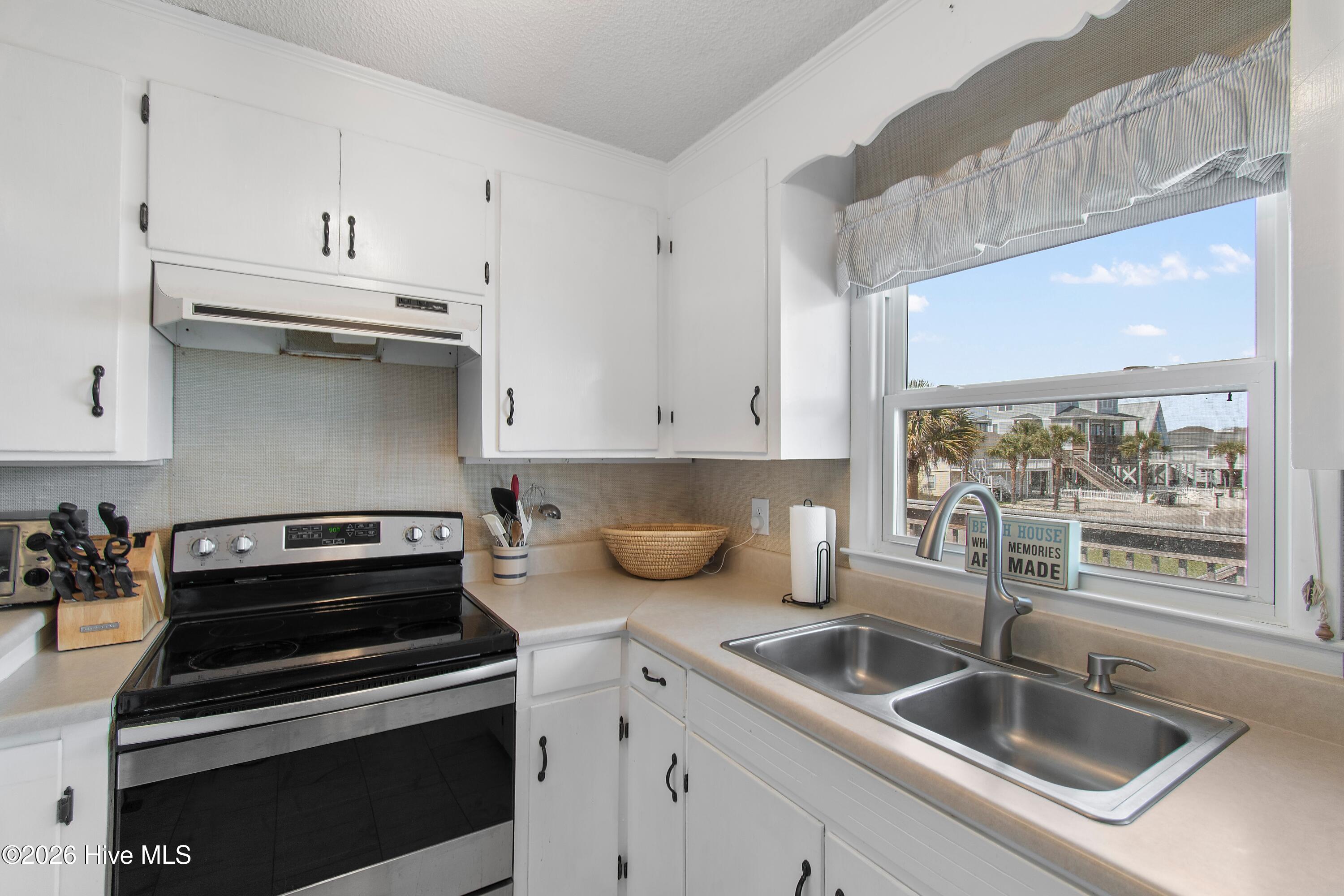 100561675 | Photo 12