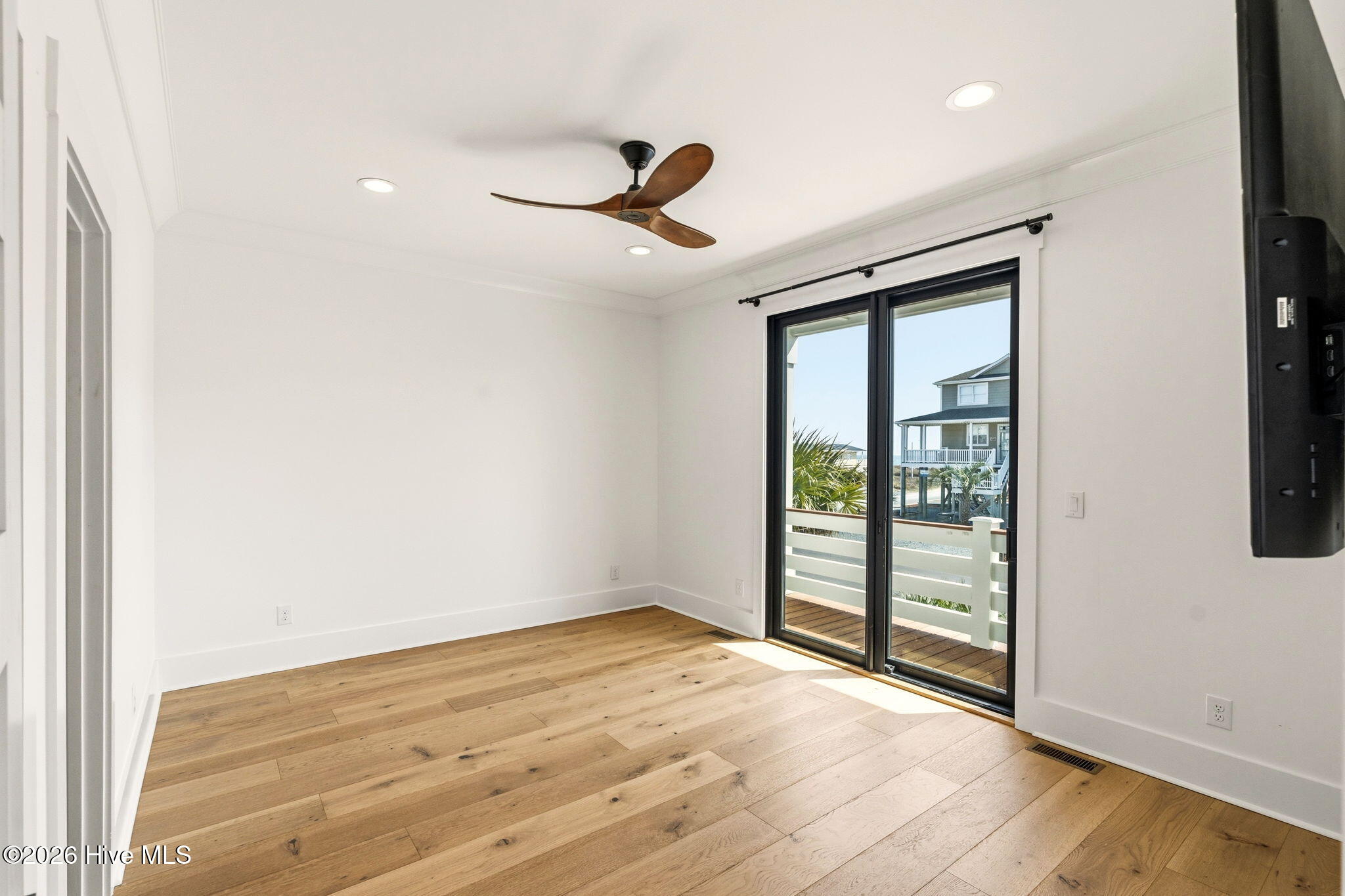 100557252 | Photo 25