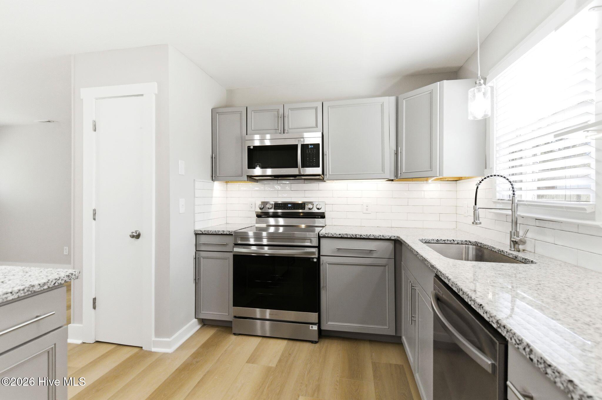 100564209 | Photo 12