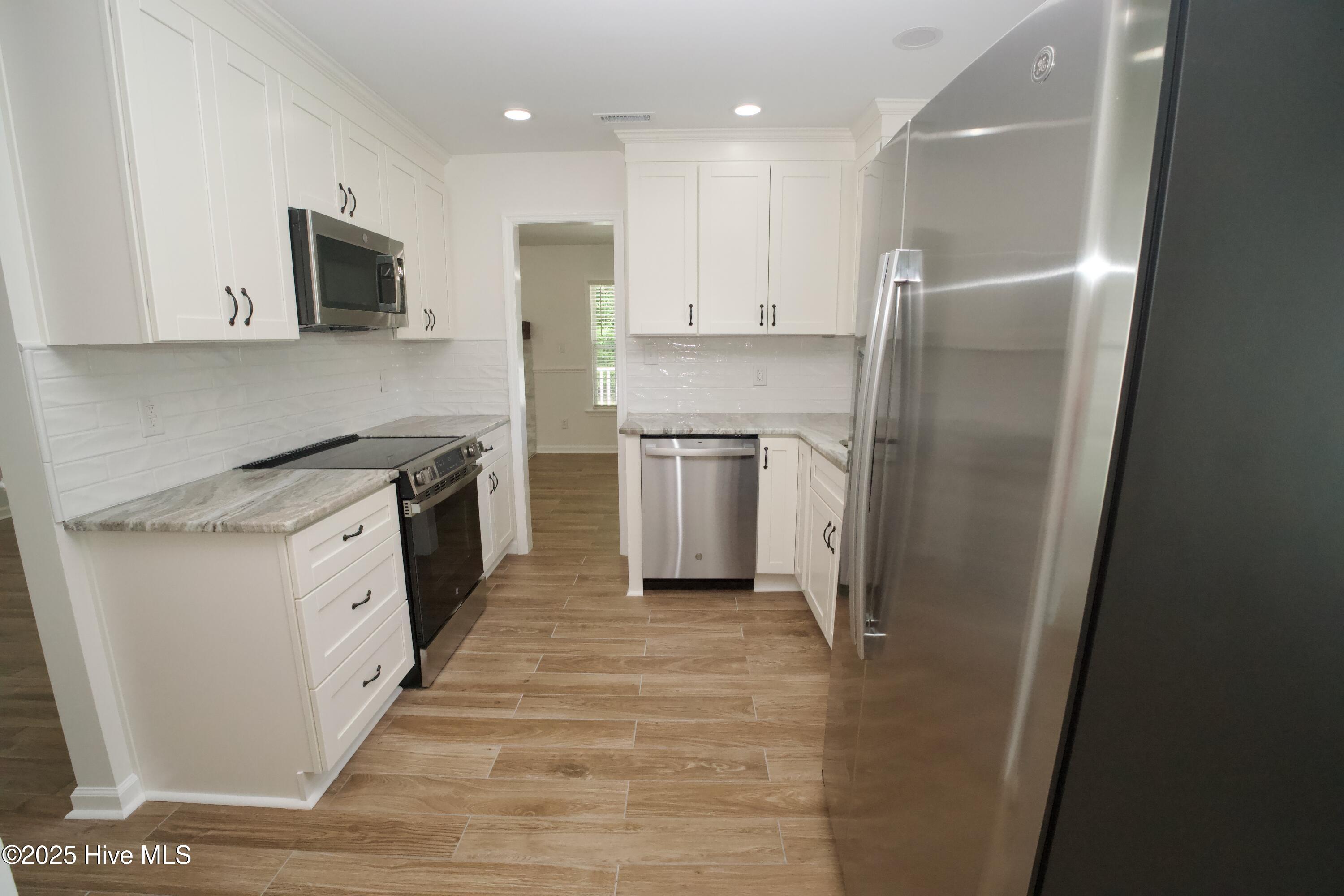 100527332 | Photo 10