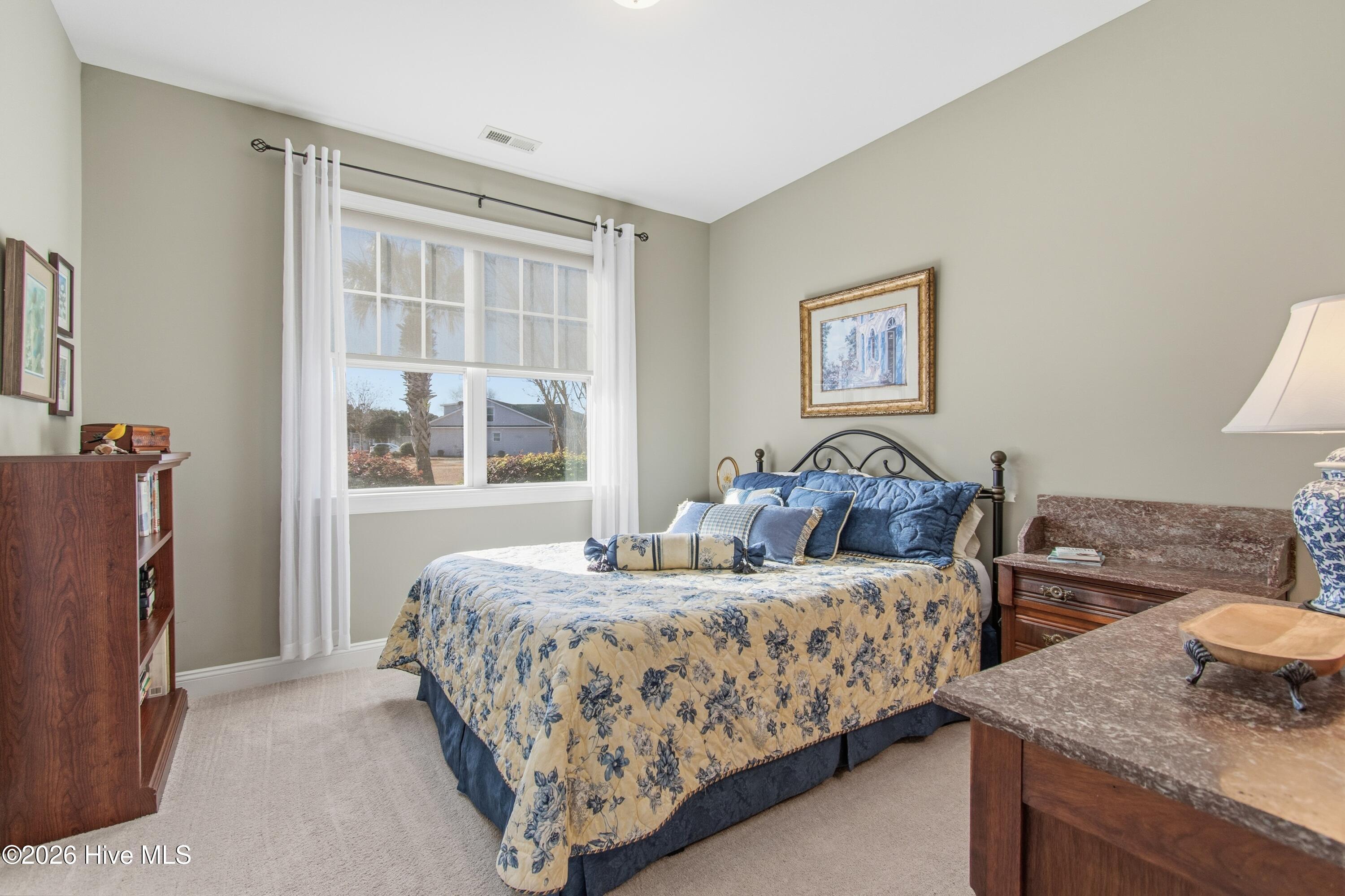 100547718 | Photo 21