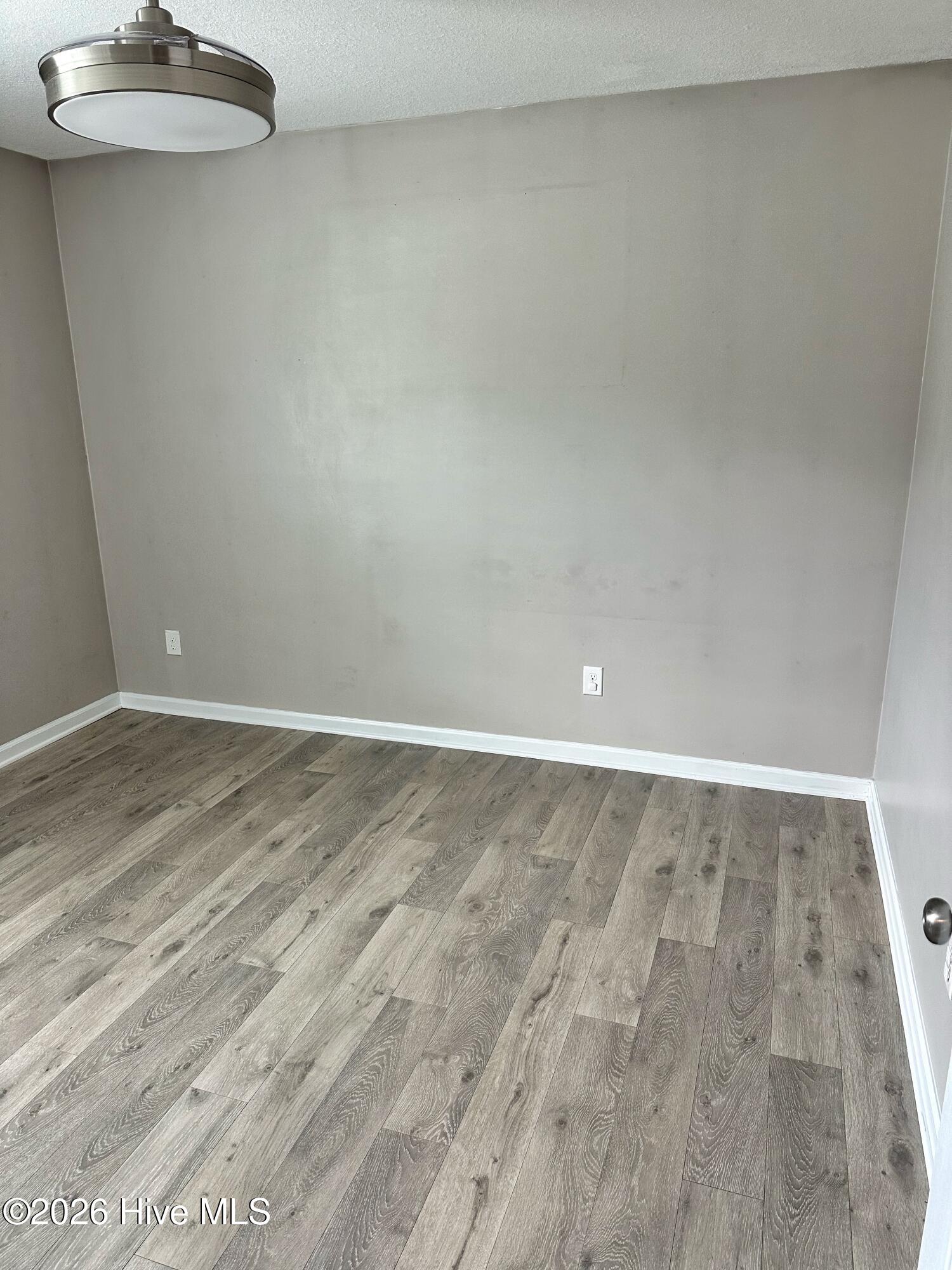 100561709 | Photo 23