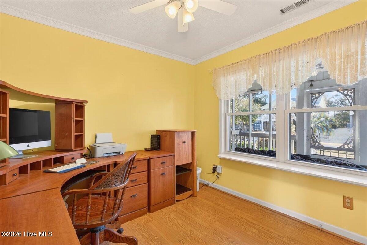 100549937 | Photo 31