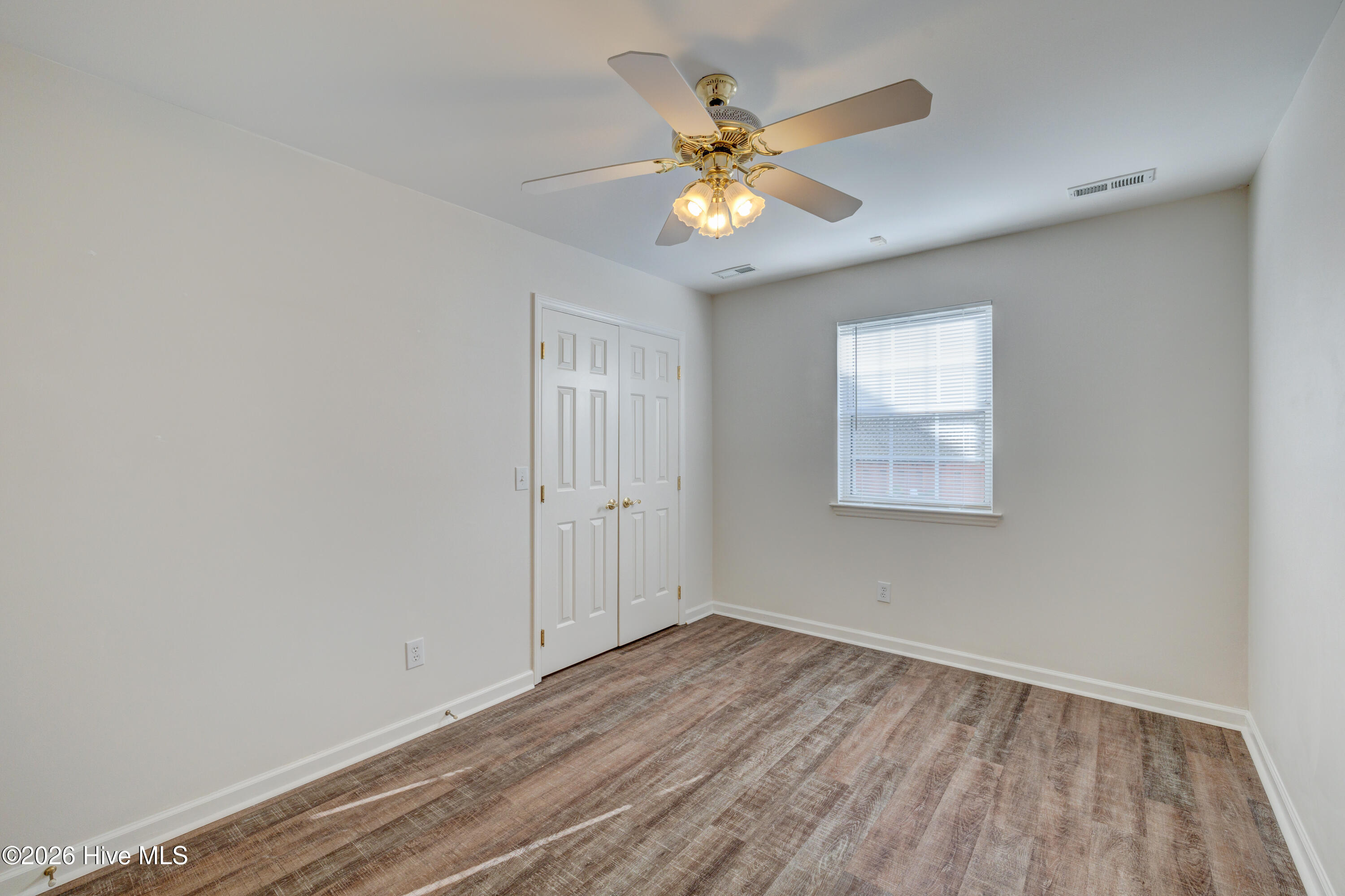 100562738 | Photo 28