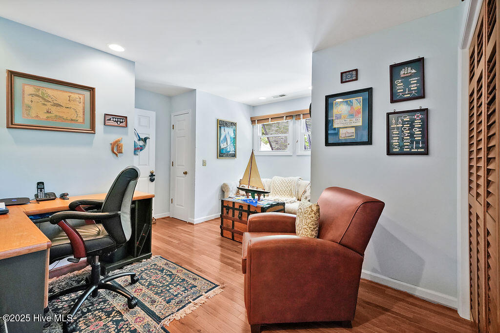 100504453 | Photo 35