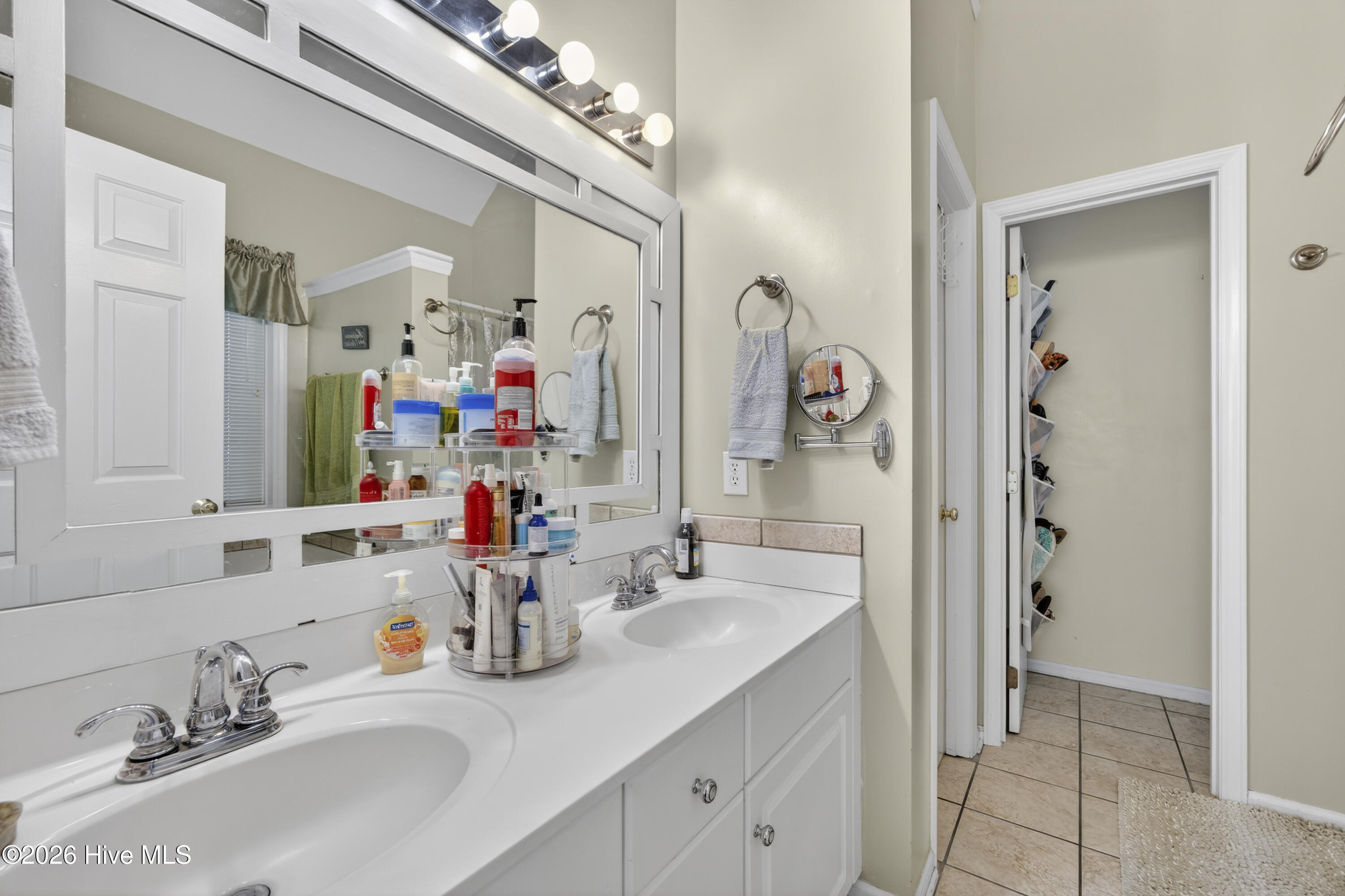 100560276 | Photo 19