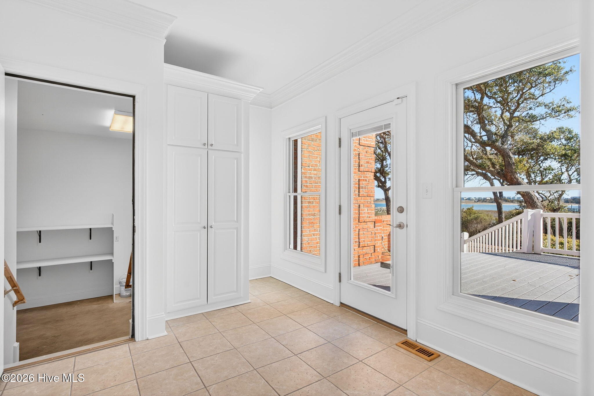 100555125 | Photo 23