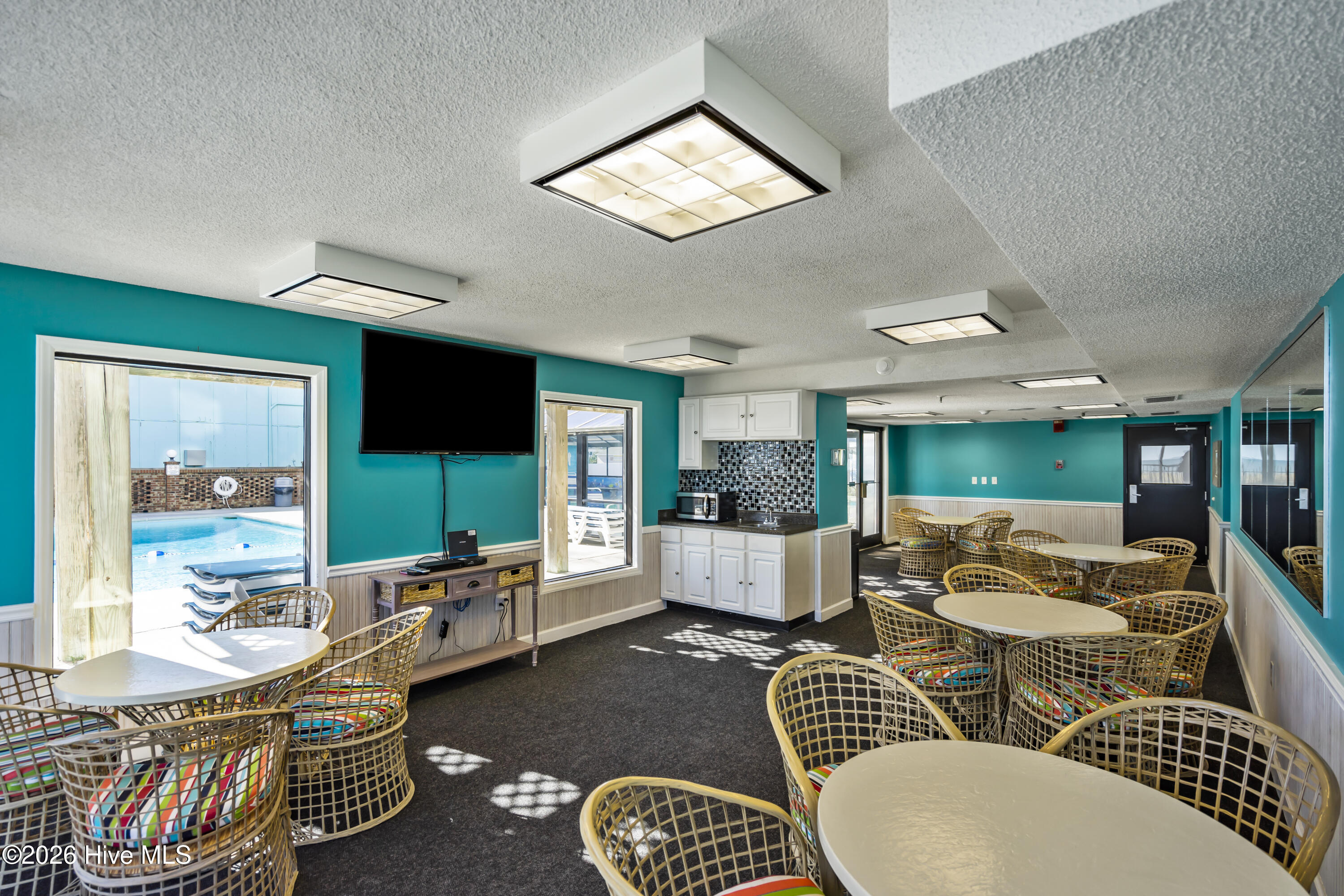 100565649 | Photo 55