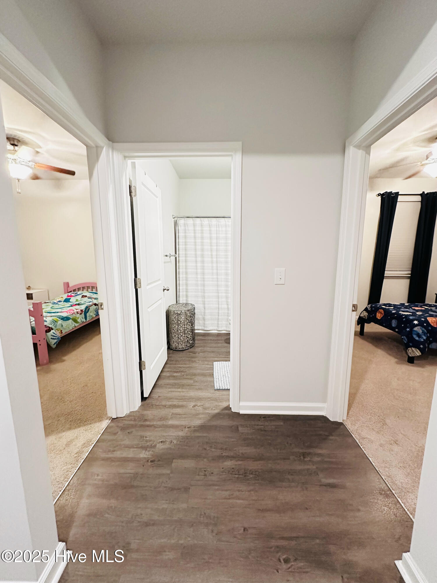 100525143 | Photo 22