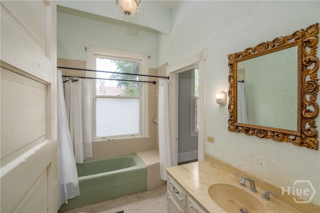 BEFORE - Upstairs Bathroom 1 (primary)