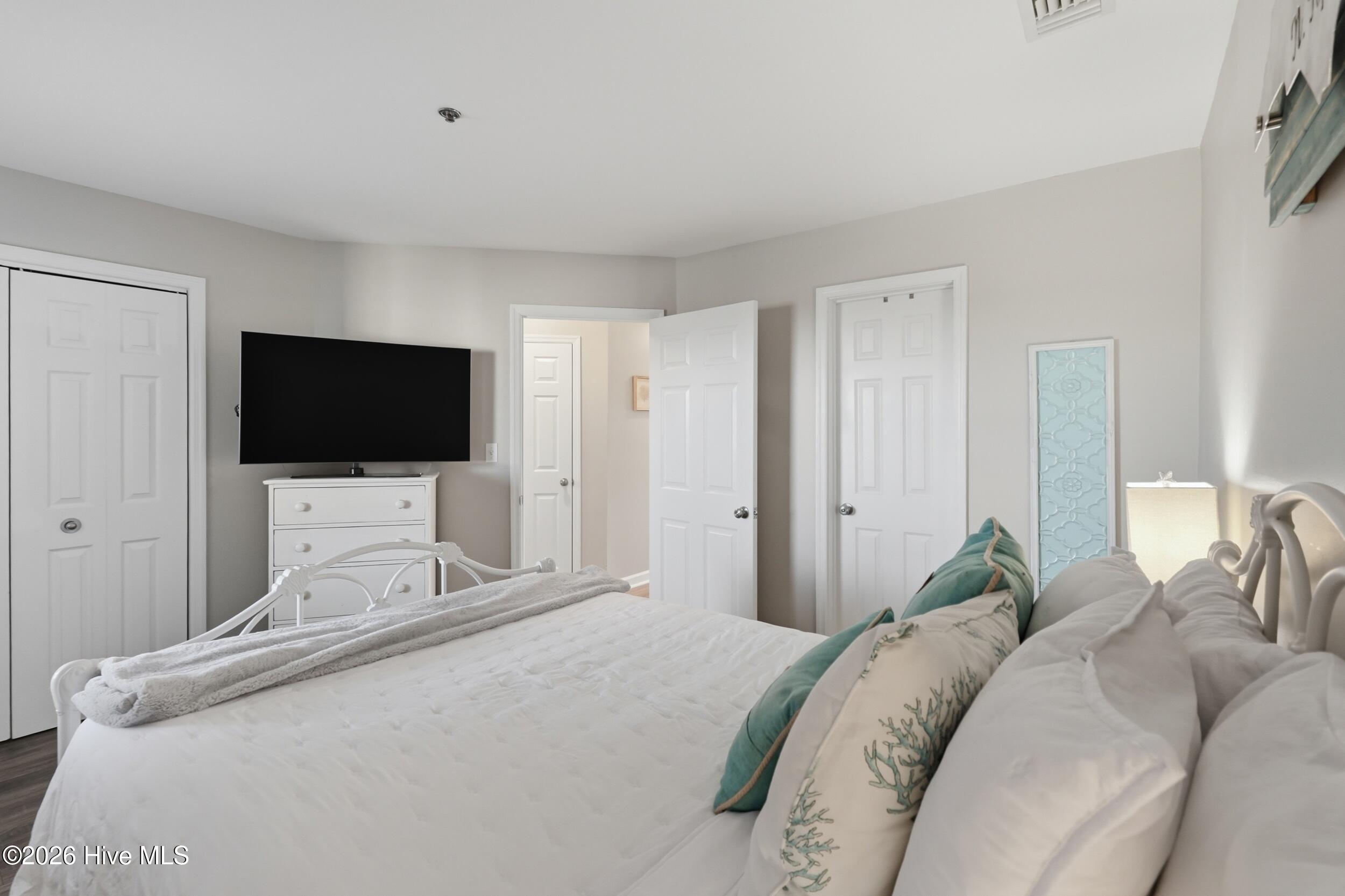 100560519 | Photo 13