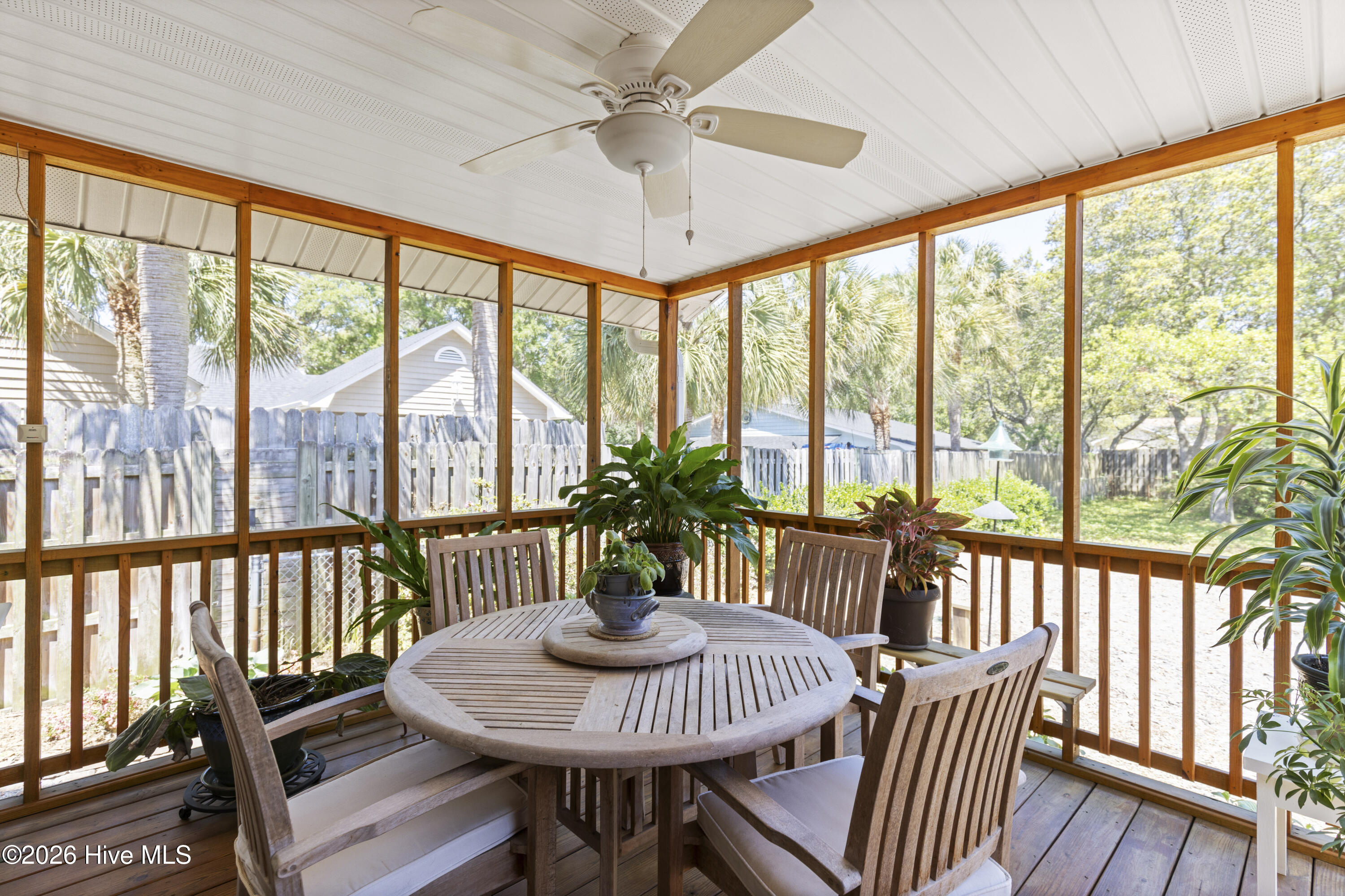 100569579 | Photo 15