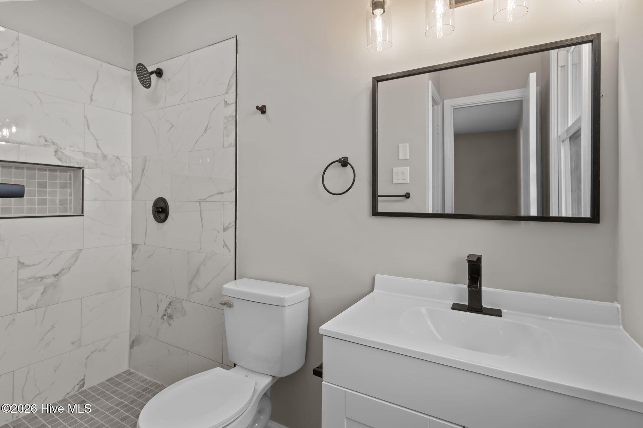 100557666 | Photo 30