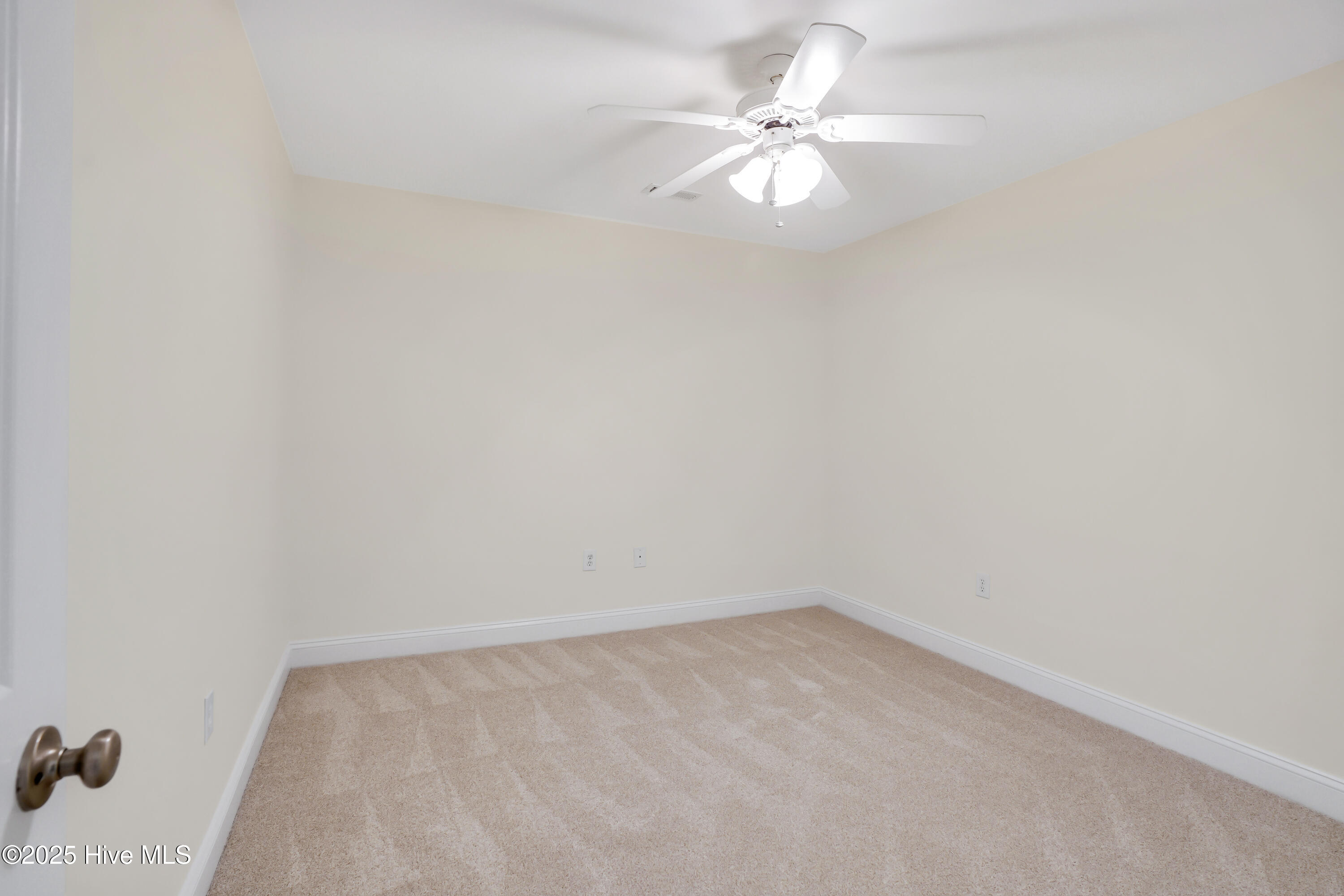 100531017 | Photo 24