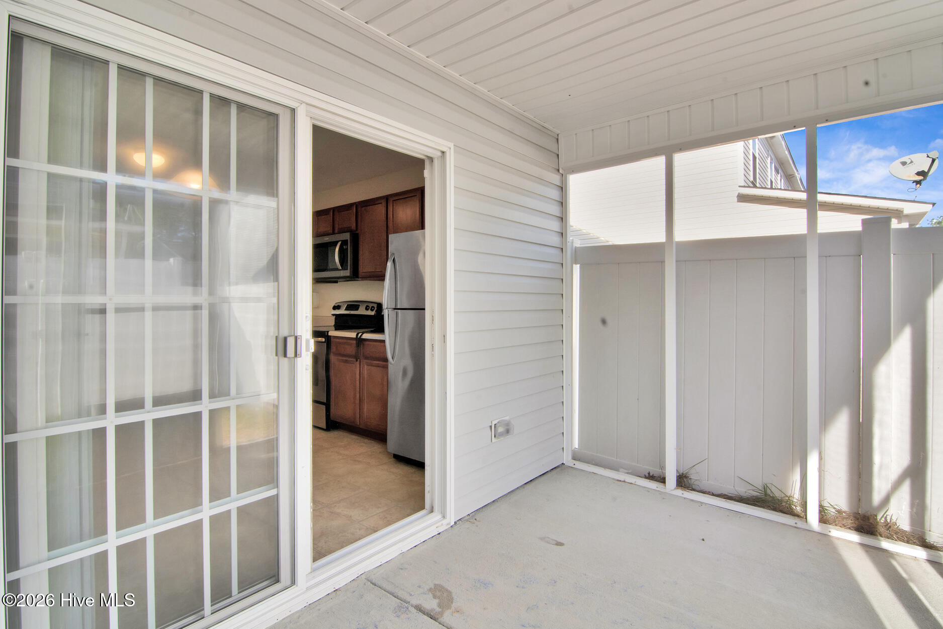 100548163 | Photo 14