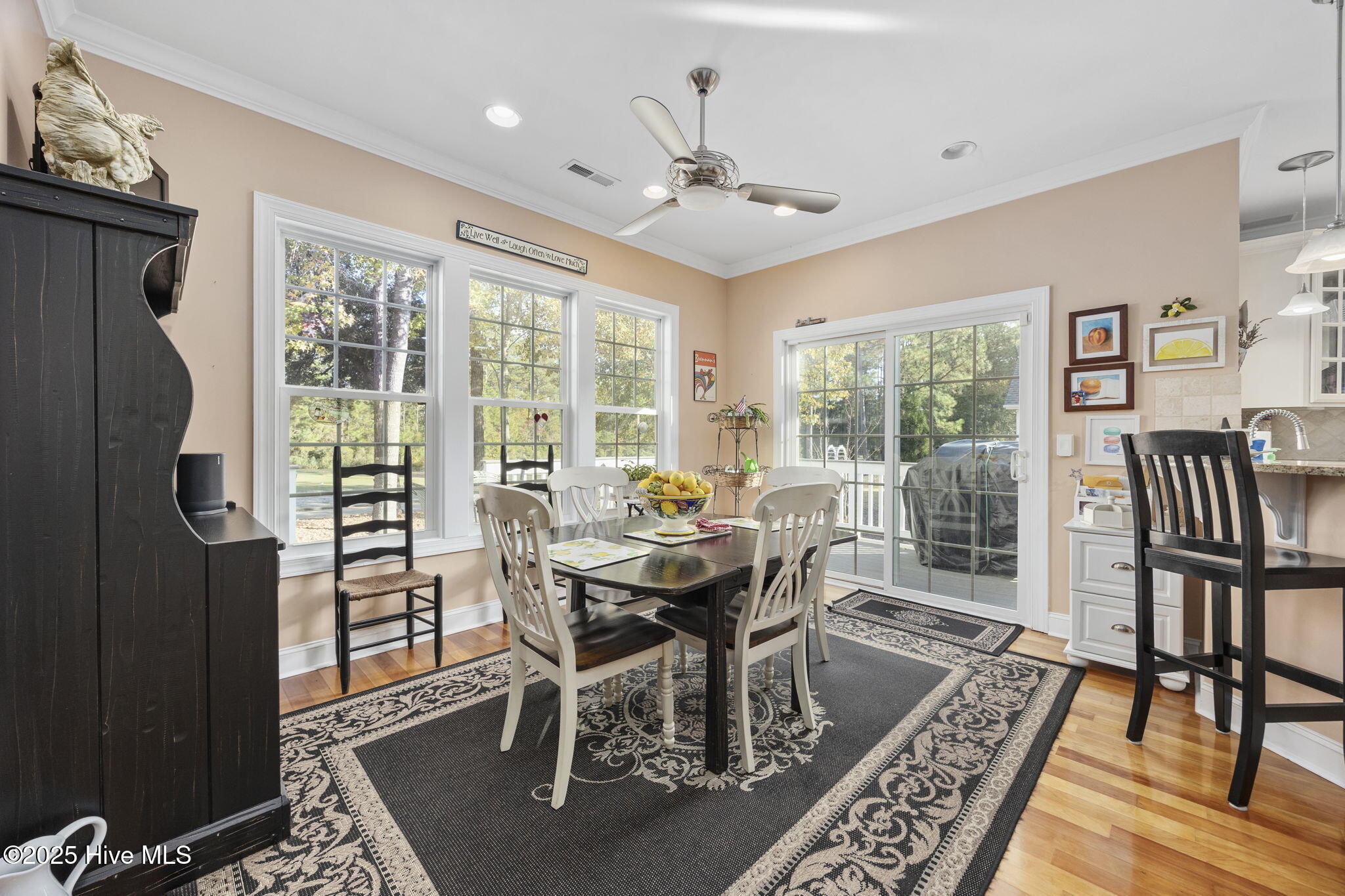 100542443 | Photo 12