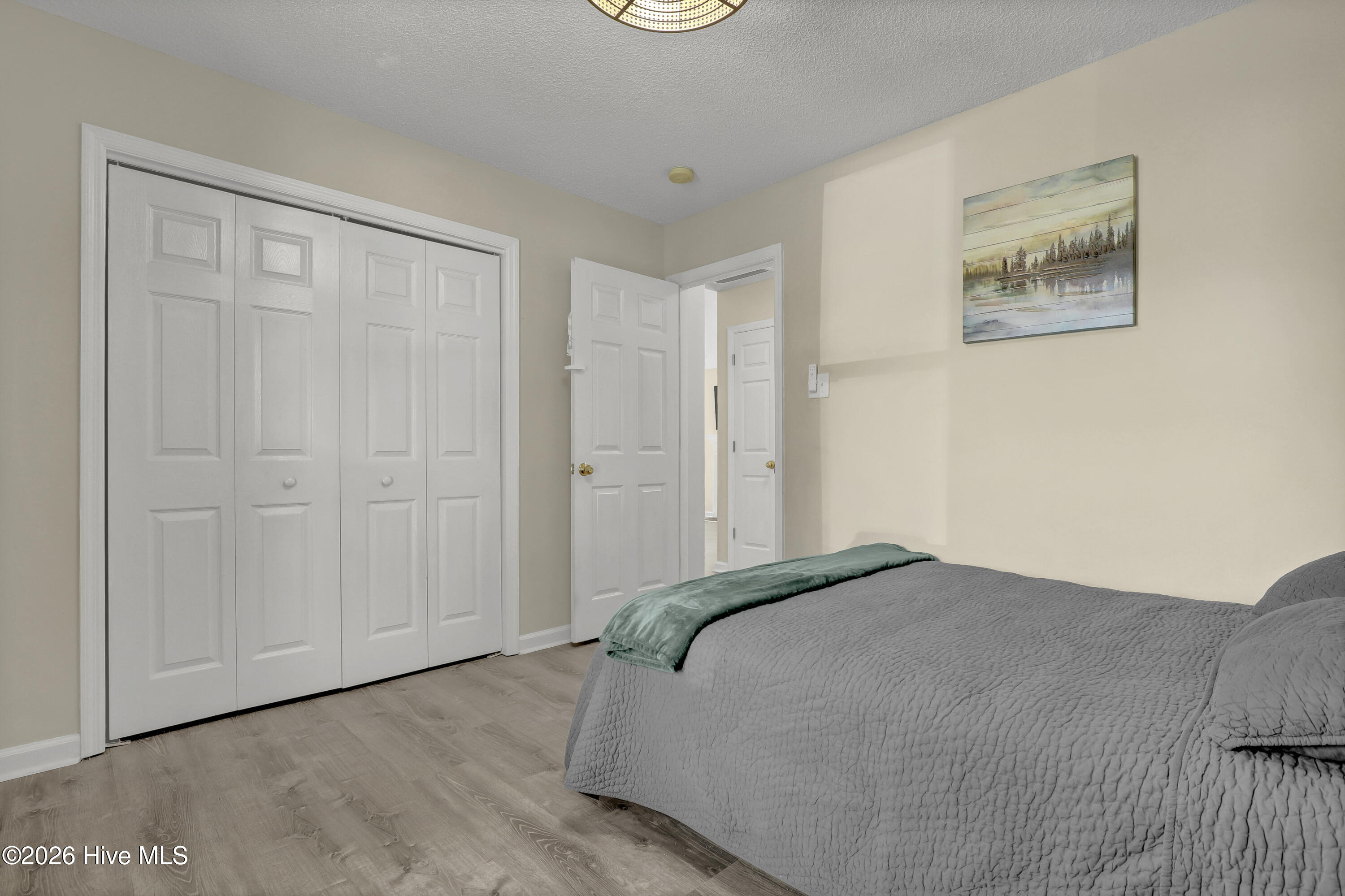 100568979 | Photo 22