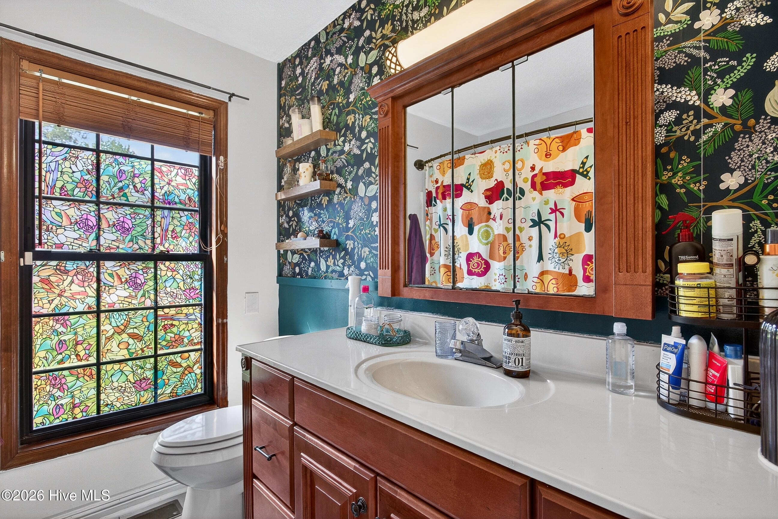 100570102 | Photo 15