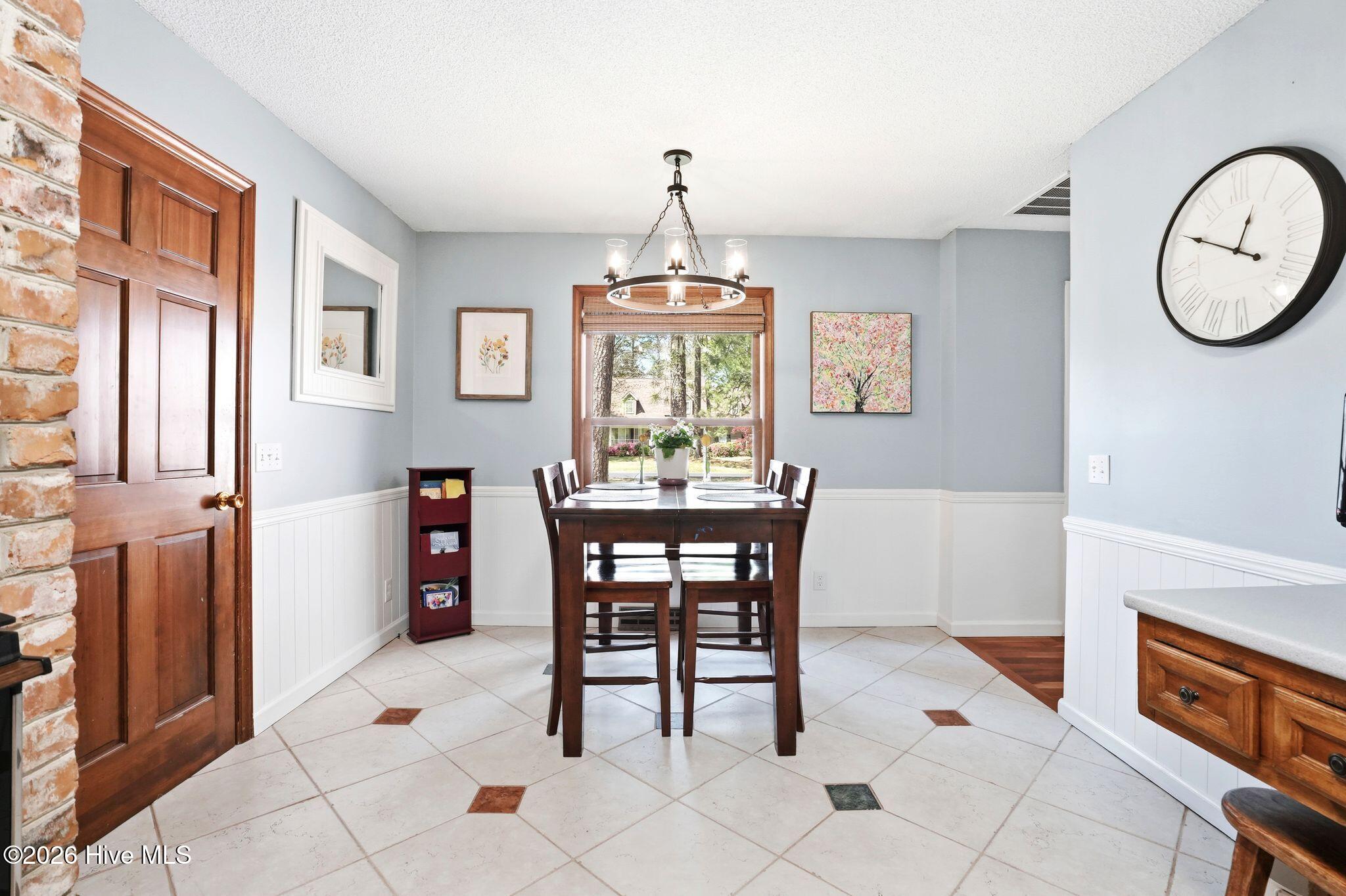 100563763 | Photo 41