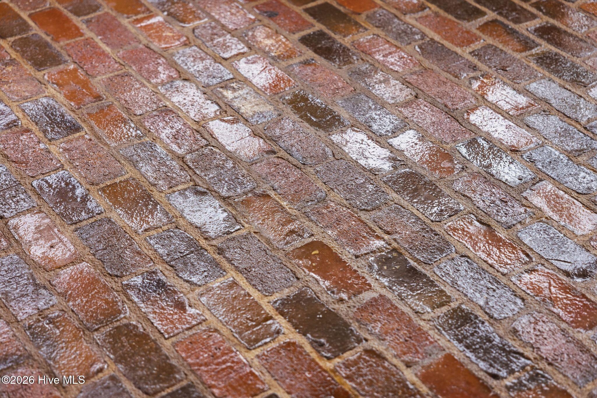 100561180 | Photo 36