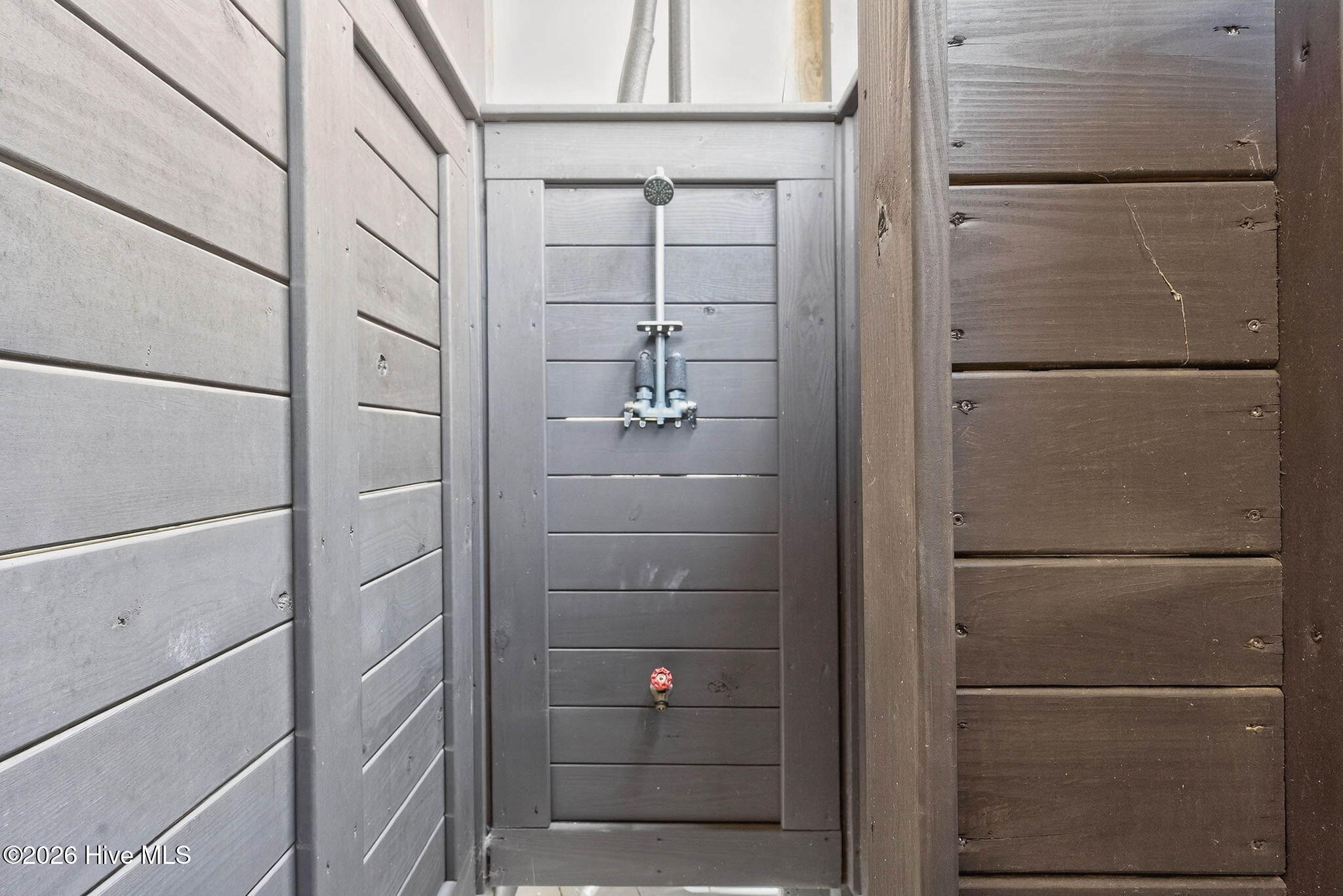 100561676 | Photo 44