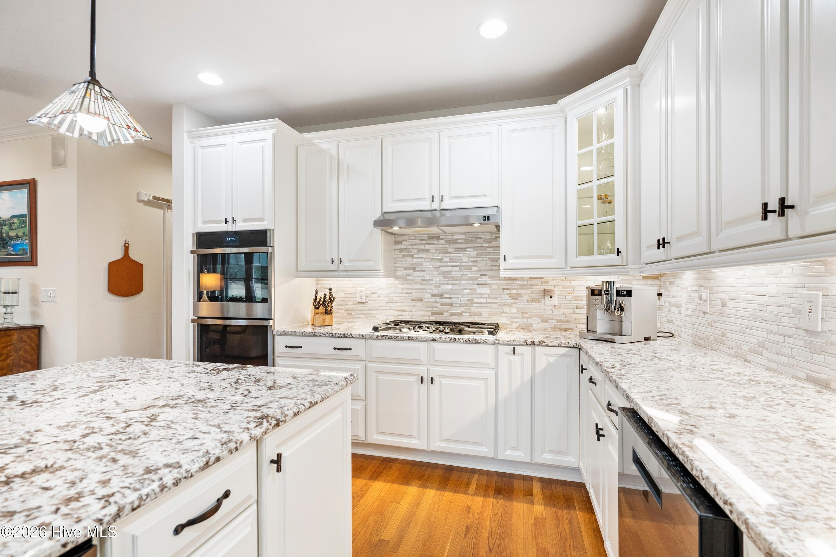 100548933 | Photo 22