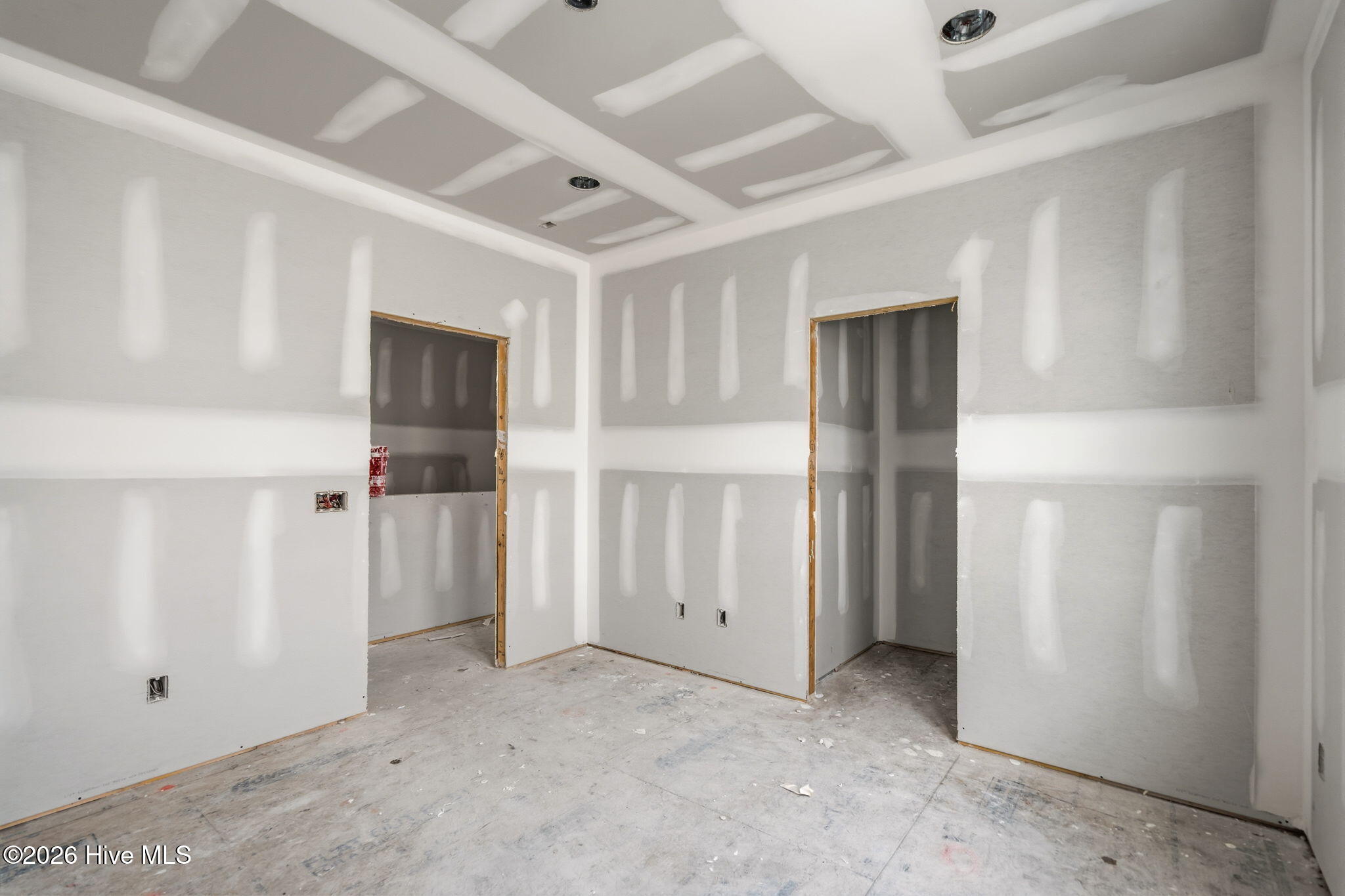 100547046 | Photo 35