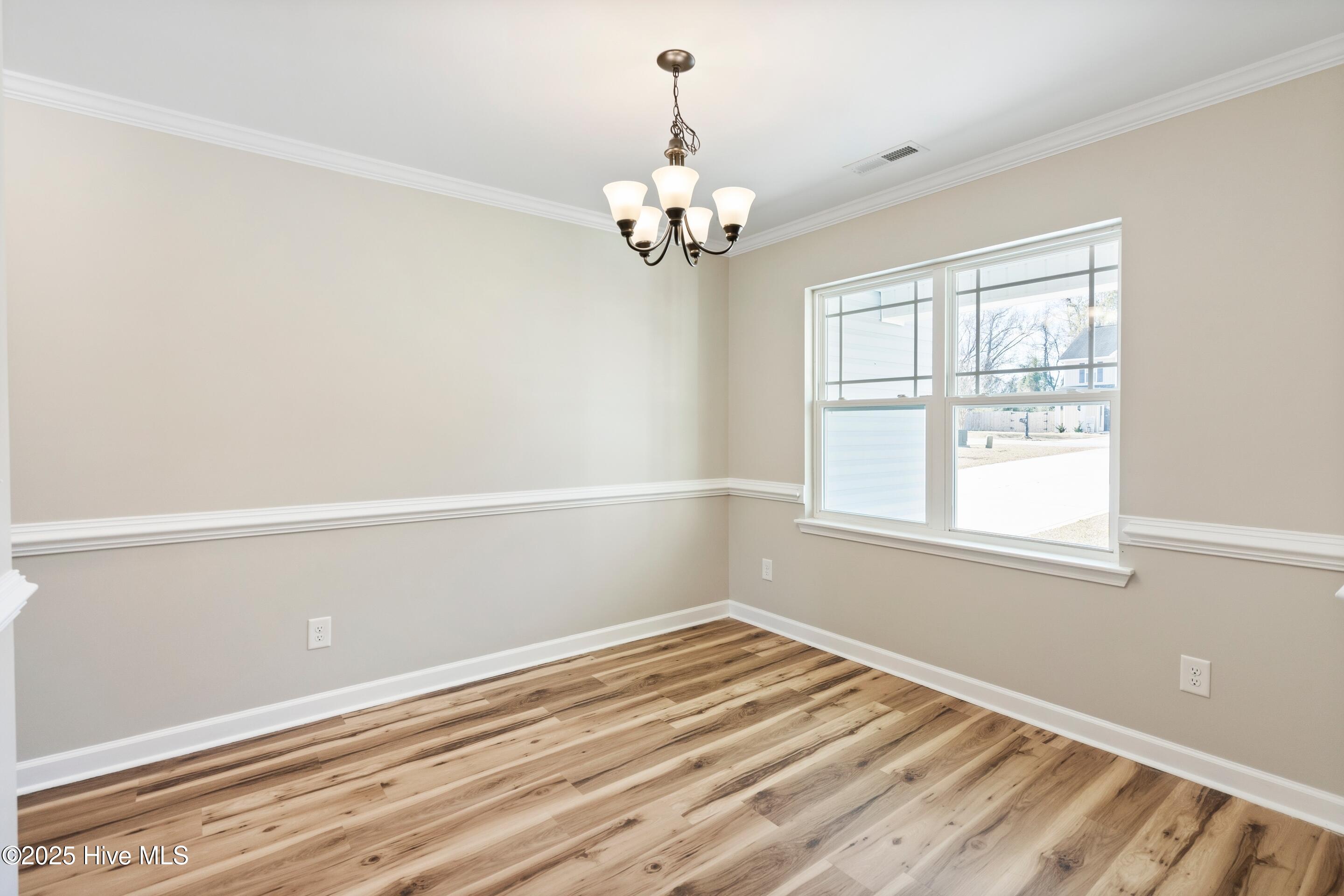 100545716 | Photo 12