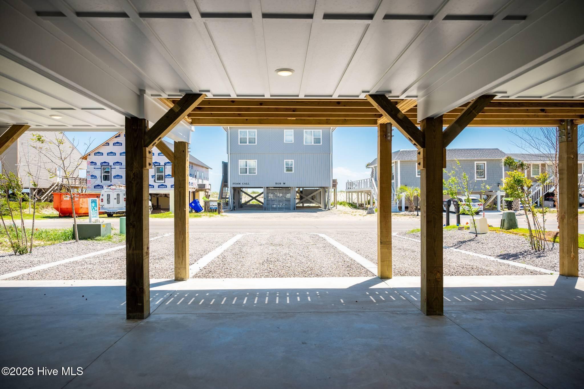 100558345 | Photo 131