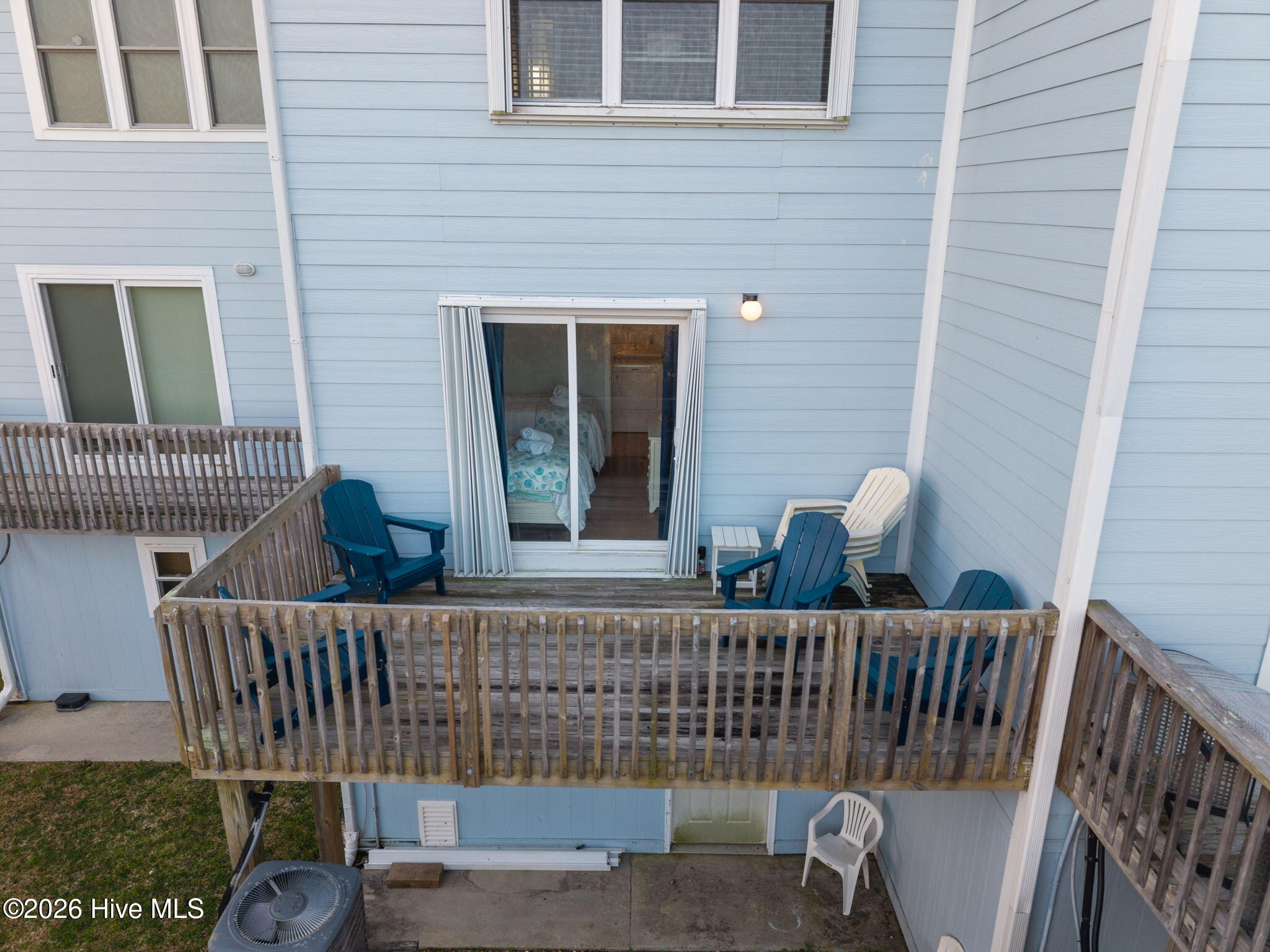 100559351 | Photo 40